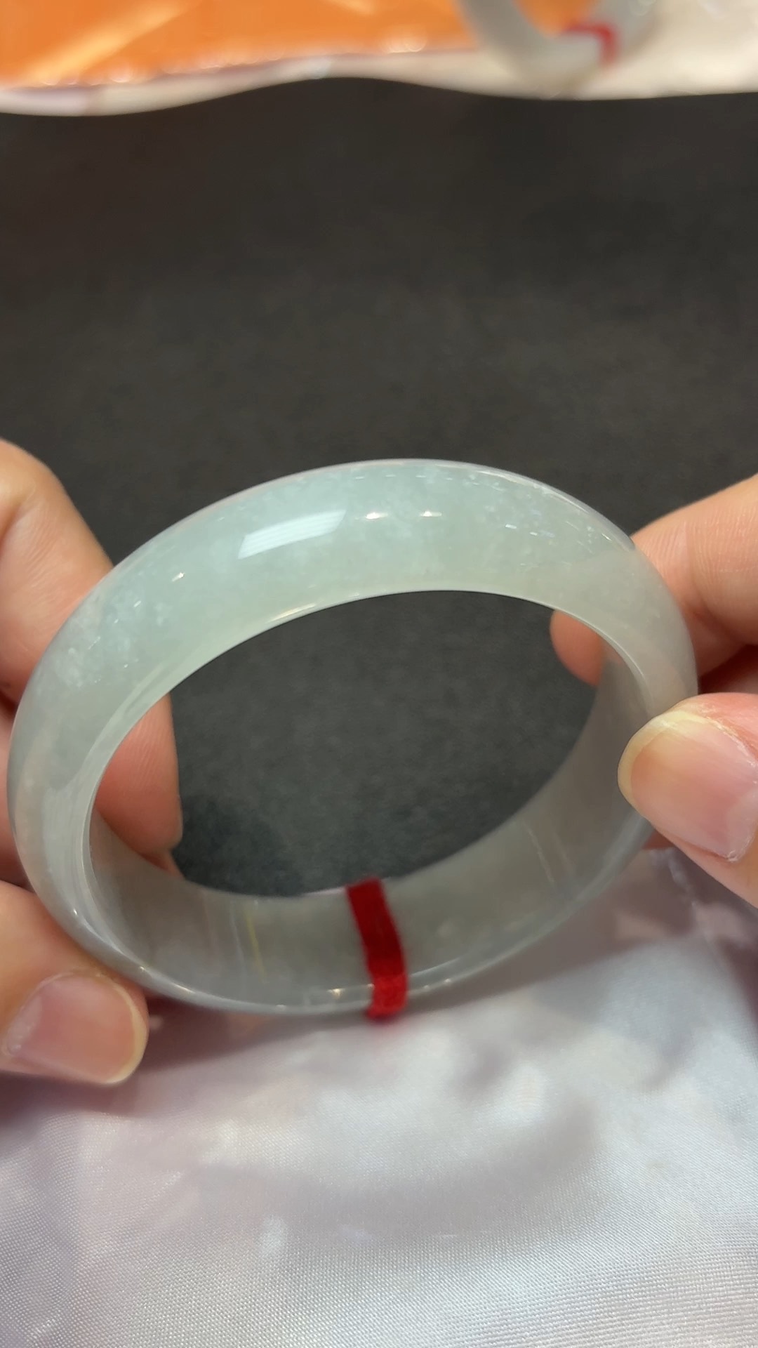 翡翠素韻|白色糯冰種玉手鐲(直播編號322|內徑53.8mm) 2 翡翠素韻|白色糯冰種玉手鐲(直播編號322|內徑53.8mm) - Image 2