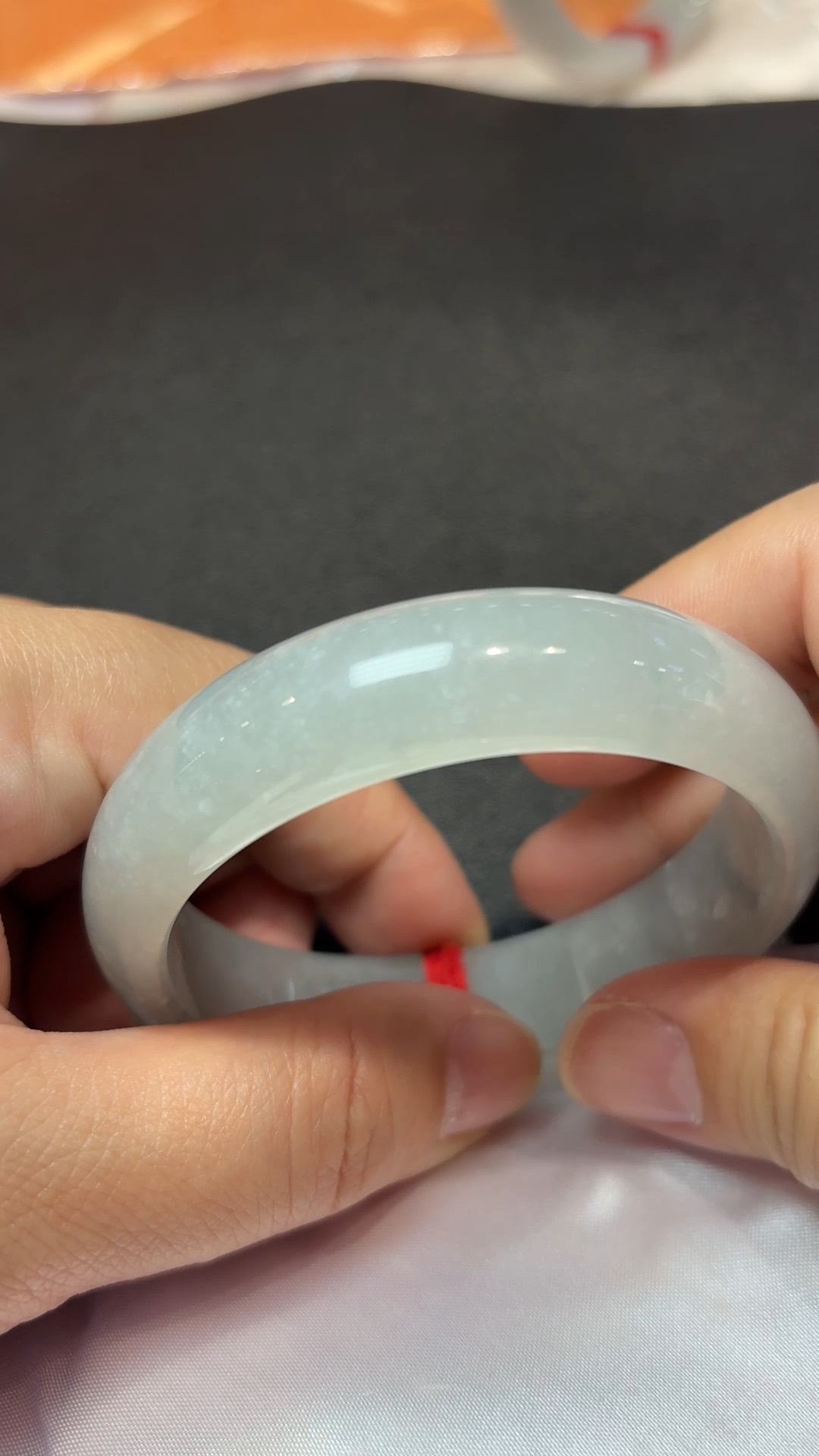 翡翠素韻|白色糯冰種玉手鐲(直播編號322|內徑53.8mm) 5 翡翠素韻|白色糯冰種玉手鐲(直播編號322|內徑53.8mm) - Image 5