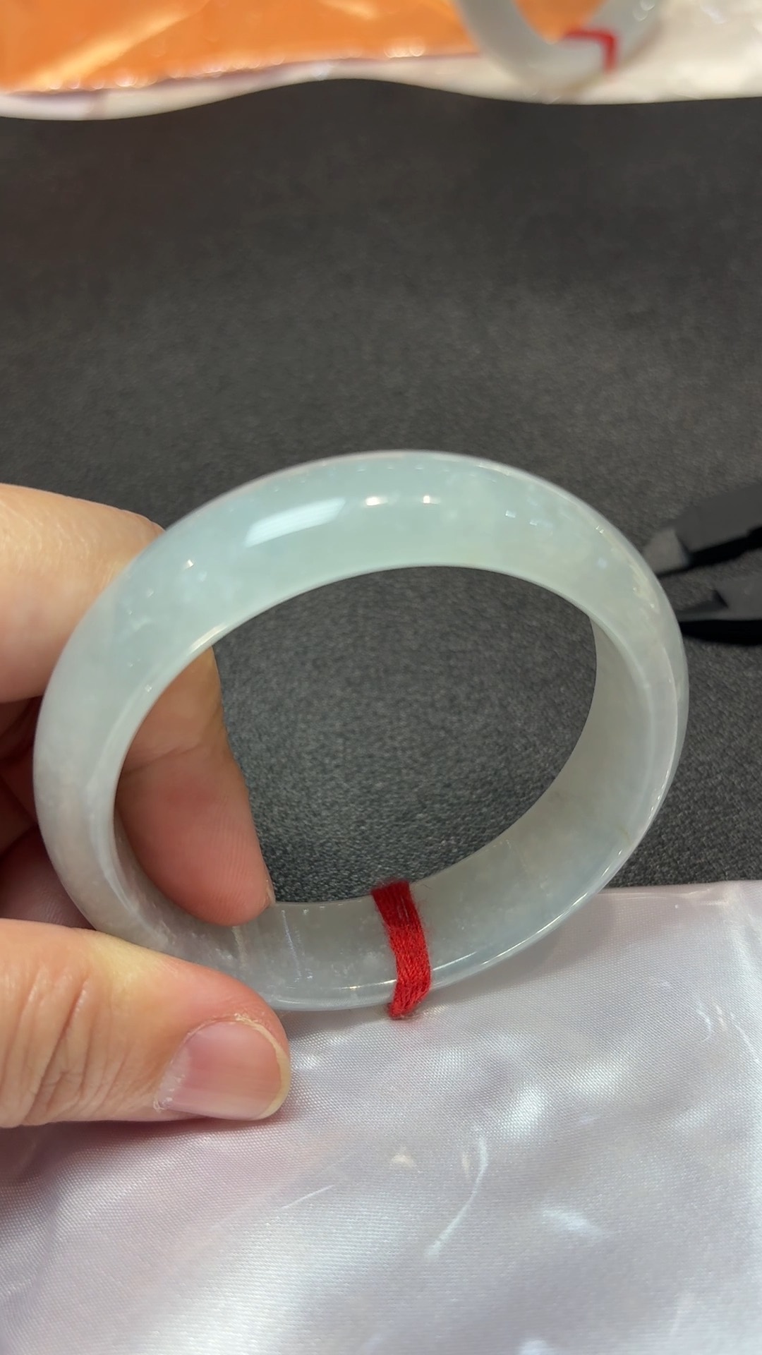 翡翠素韻|白色糯冰種玉手鐲(直播編號322|內徑53.8mm) 1 翡翠素韻|白色糯冰種玉手鐲(直播編號322|內徑53.8mm)