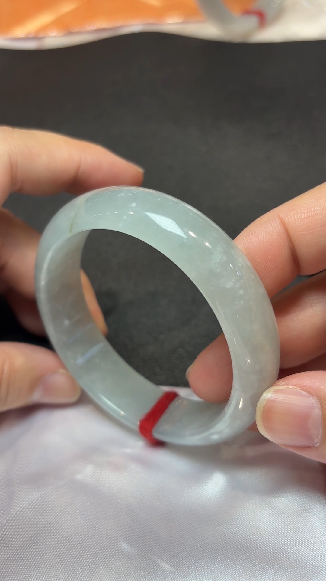 翡翠素韻|白色糯冰種玉手鐲(直播編號322|內徑53.8mm) 8 翡翠素韻|白色糯冰種玉手鐲(直播編號322|內徑53.8mm) - Image 8