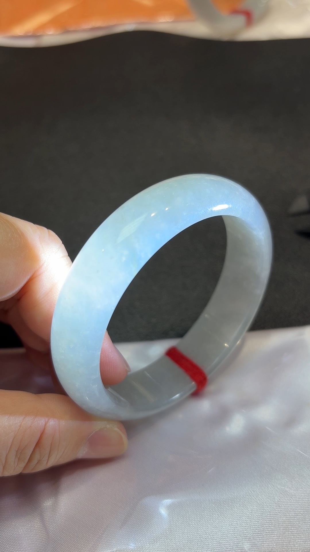 翡翠素韻|白色糯冰種玉手鐲(直播編號322|內徑53.8mm) 9 翡翠素韻|白色糯冰種玉手鐲(直播編號322|內徑53.8mm) - Image 9