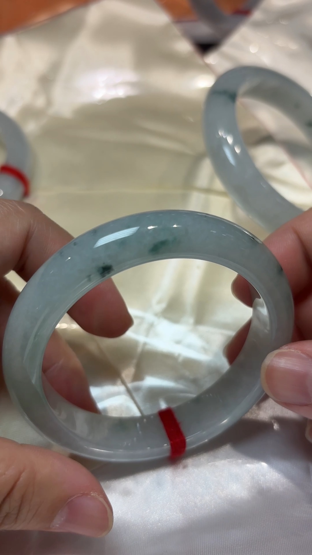 翡翠清韻|天然飄綠花手鐲(編號323 或 324|內徑54.5mm) 15 翡翠清韻|天然飄綠花手鐲(編號323 或 324|內徑54.5mm) - Image 15