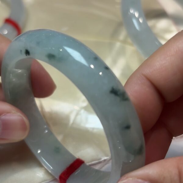 翡翠清韻|天然飄綠花手鐲(編號323 或 324|內徑54.5mm)