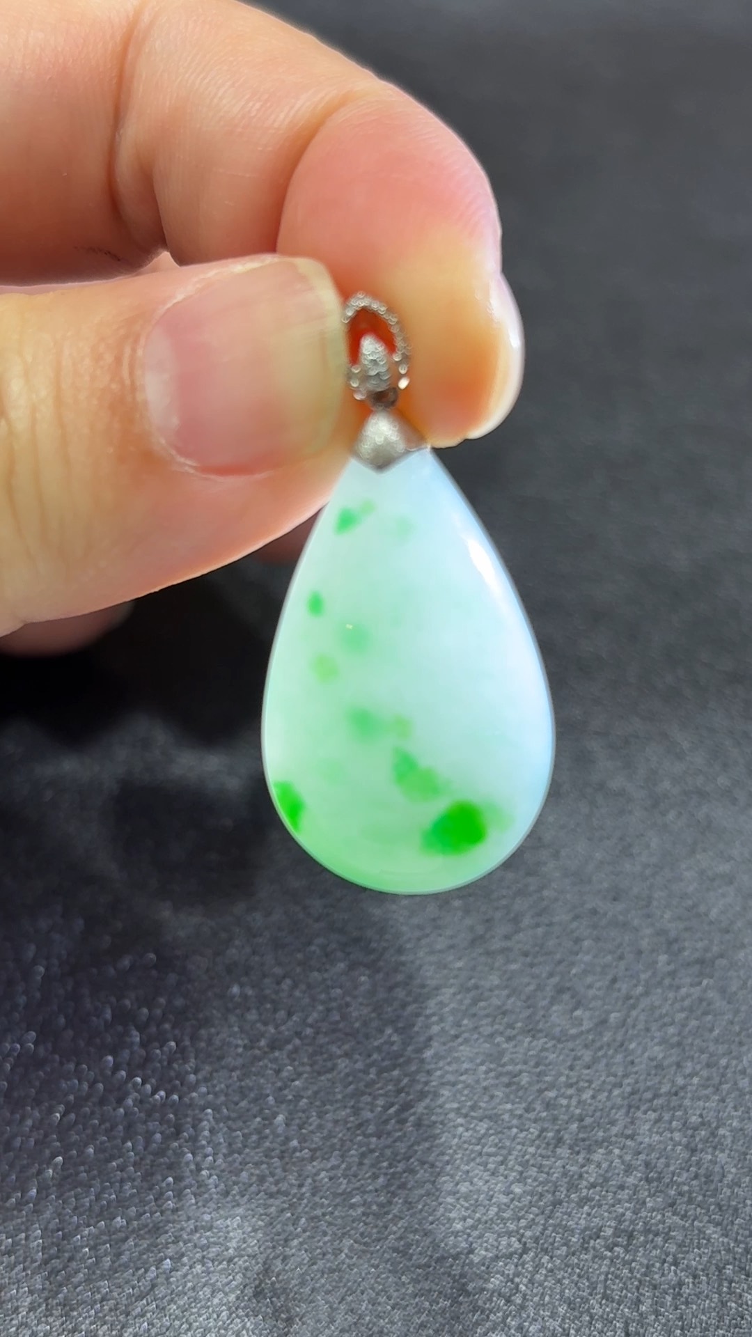 凝翠成露.18K翡翠白底青水滴吊墜 直播編號#336 7 凝翠成露.18K翡翠白底青水滴吊墜 直播編號#336 - Image 7