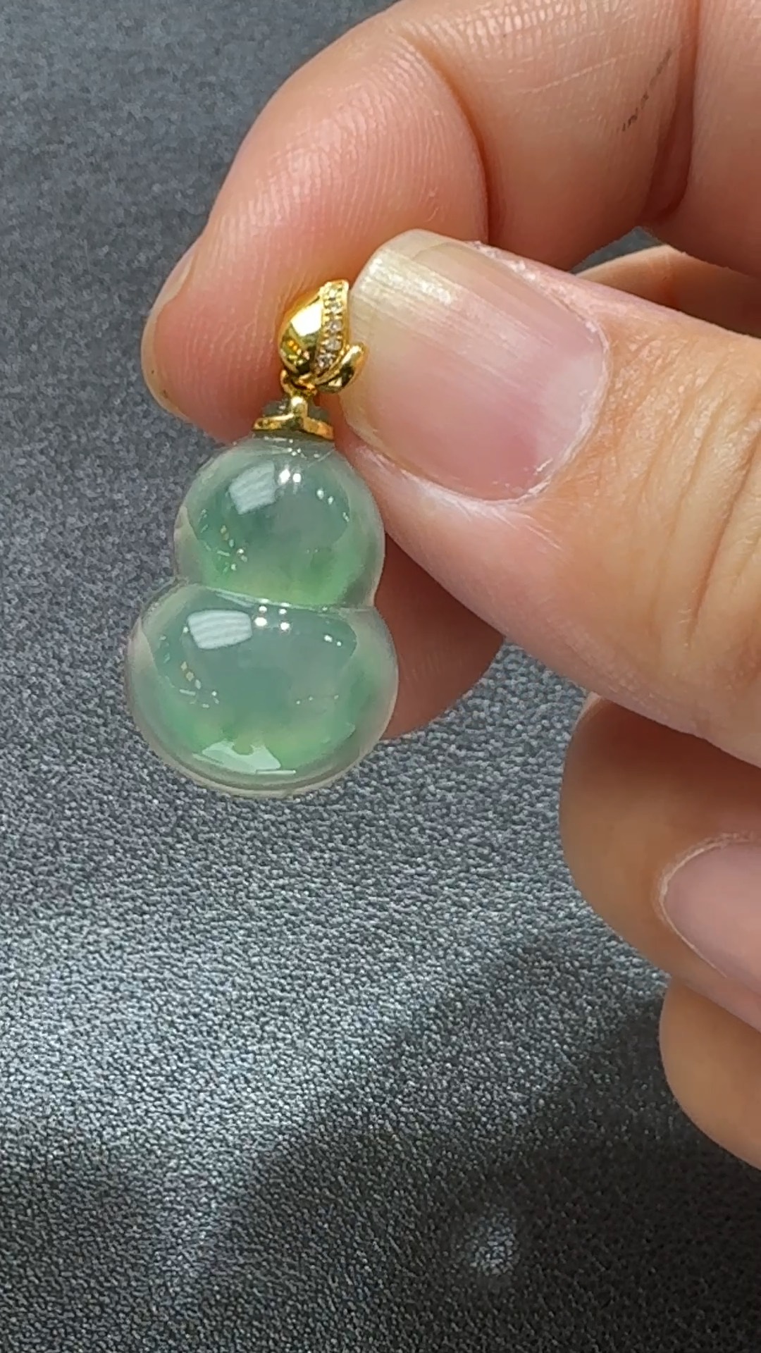 冰翠承福.葫蘆靈韻 翡翠吊墜 直播編號#339 3 冰翠承福.葫蘆靈韻 翡翠吊墜 直播編號#339 - Image 3