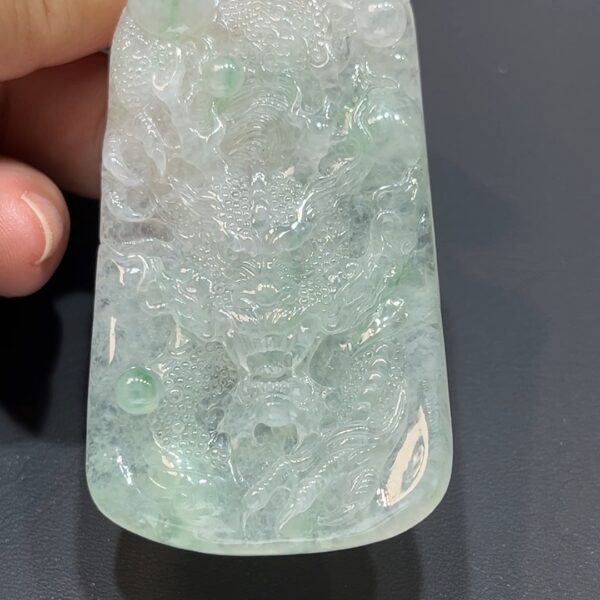 翡翠玉器精選 飄花龍影・力量與靈氣共融翡翠吊墜 編號#362