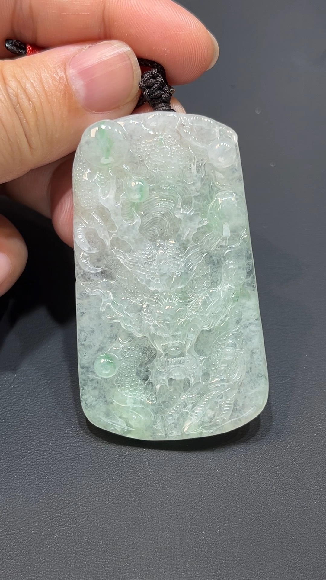 翡翠玉器精選 飄花龍影・力量與靈氣共融翡翠吊墜 編號#362 2 翡翠玉器精選 飄花龍影・力量與靈氣共融翡翠吊墜 編號#362 - Image 2