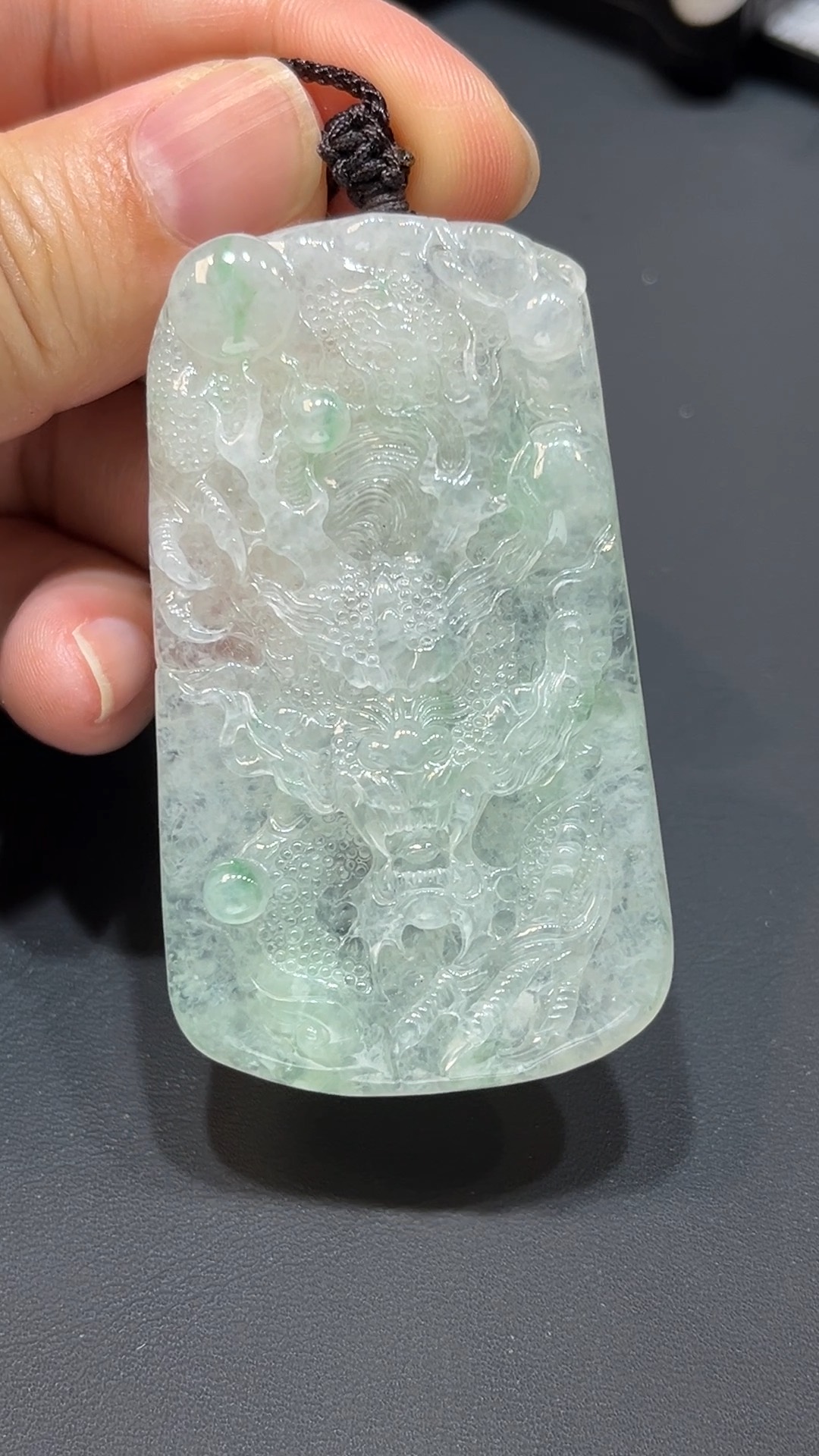 翡翠玉器精選 飄花龍影・力量與靈氣共融翡翠吊墜 編號#362 3 翡翠玉器精選 飄花龍影・力量與靈氣共融翡翠吊墜 編號#362 - Image 3