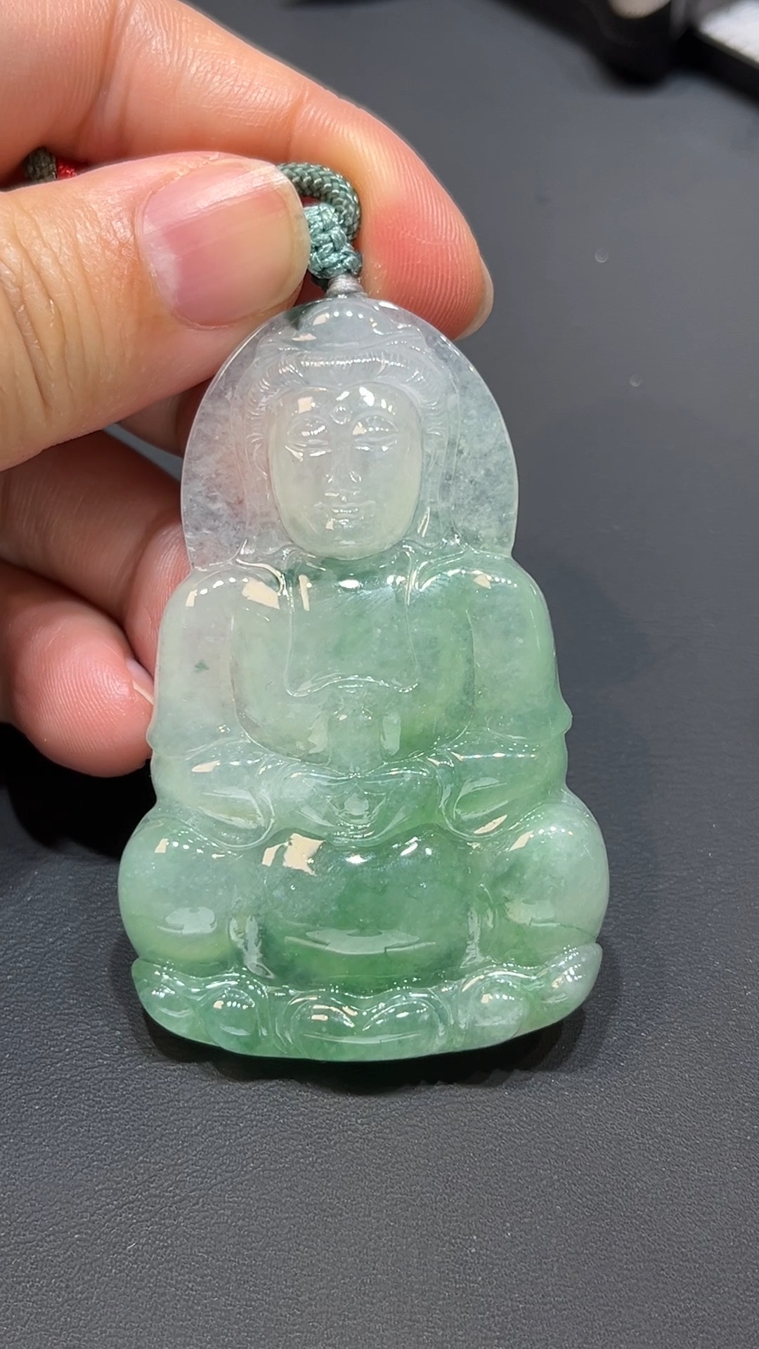 翡翠玉器精選 蓮韻觀音・飄花映翠心靈安護吊墜 編號#363 1 翡翠玉器精選 蓮韻觀音・飄花映翠心靈安護吊墜 編號#363