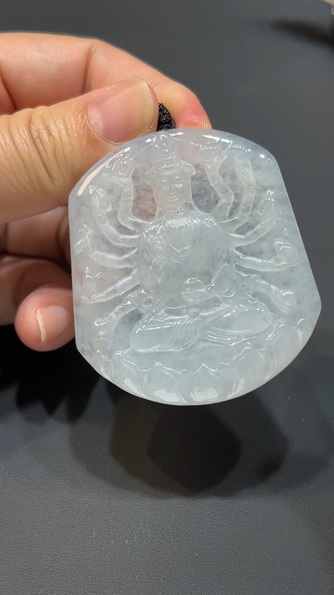 翡翠玉器精選 千手護佑・翡翠千手觀音慈悲智慧吊墜 編號#368 5 翡翠玉器精選 千手護佑・翡翠千手觀音慈悲智慧吊墜 編號#368 - Image 5