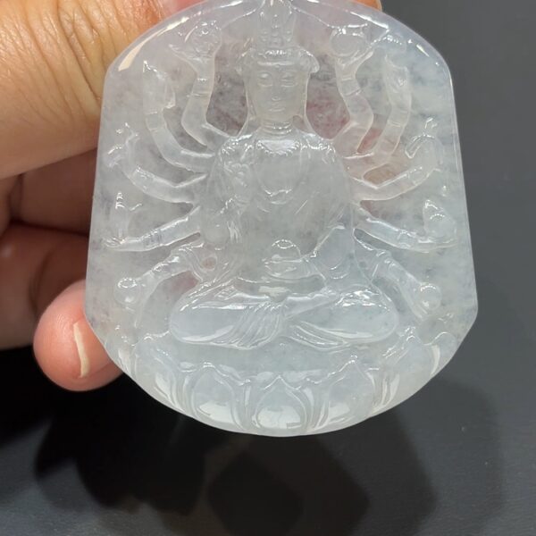 翡翠玉器精選 千手護佑・翡翠千手觀音慈悲智慧吊墜 編號#368