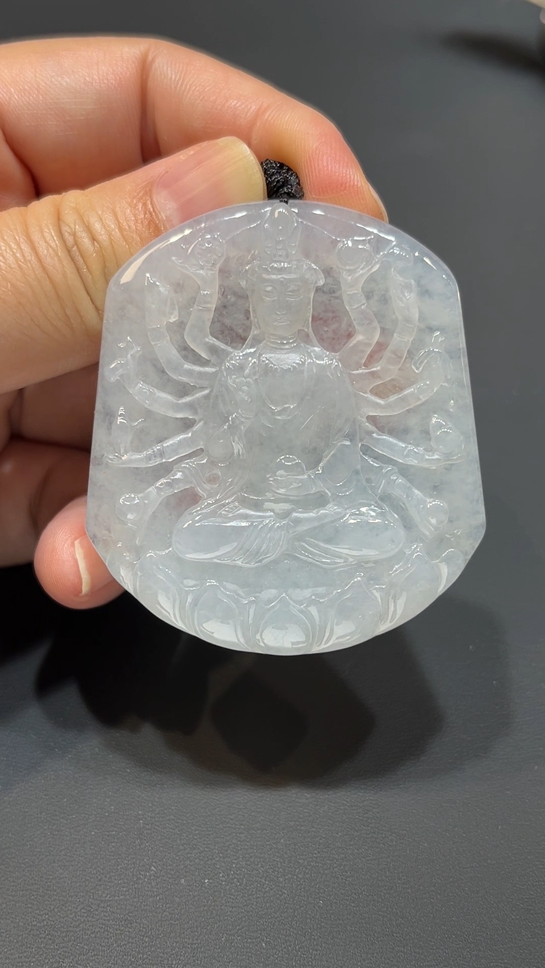 翡翠玉器精選 千手護佑・翡翠千手觀音慈悲智慧吊墜 編號#368 1 翡翠玉器精選 千手護佑・翡翠千手觀音慈悲智慧吊墜 編號#368