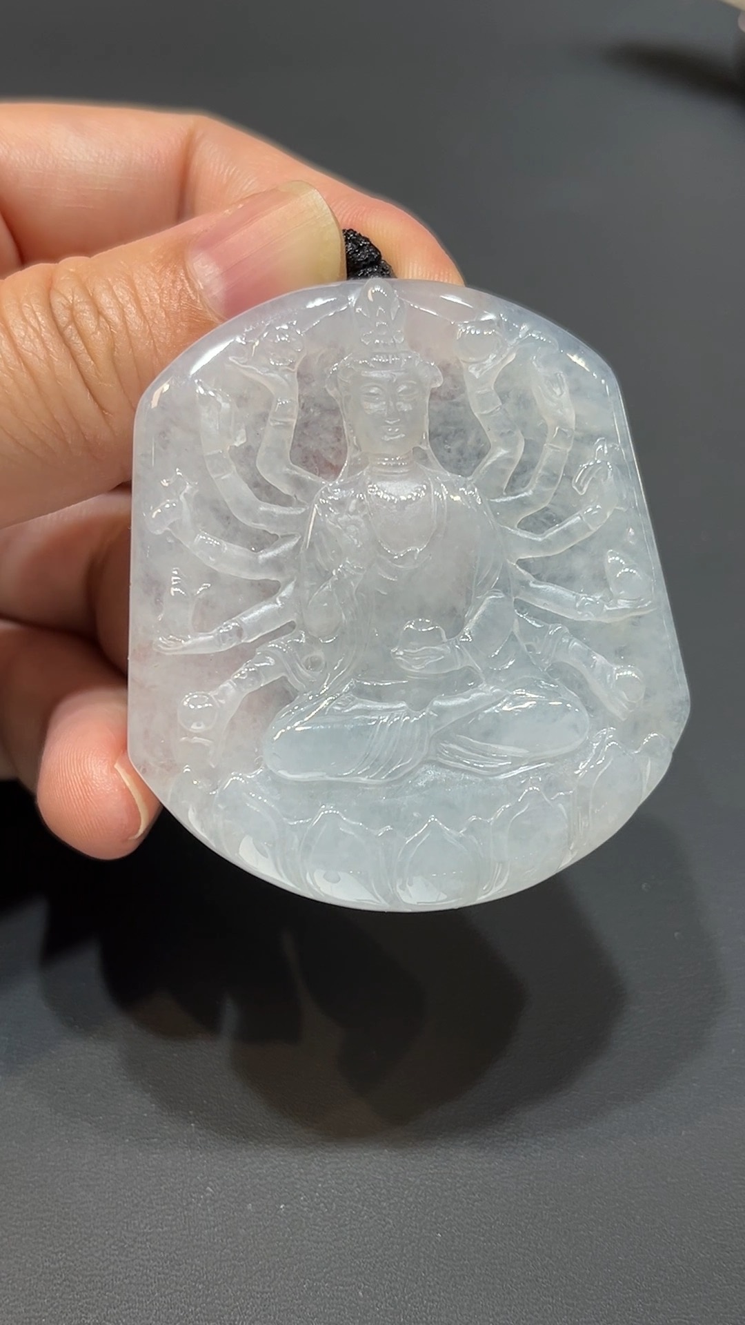 翡翠玉器精選 千手護佑・翡翠千手觀音慈悲智慧吊墜 編號#368 2 翡翠玉器精選 千手護佑・翡翠千手觀音慈悲智慧吊墜 編號#368 - Image 2