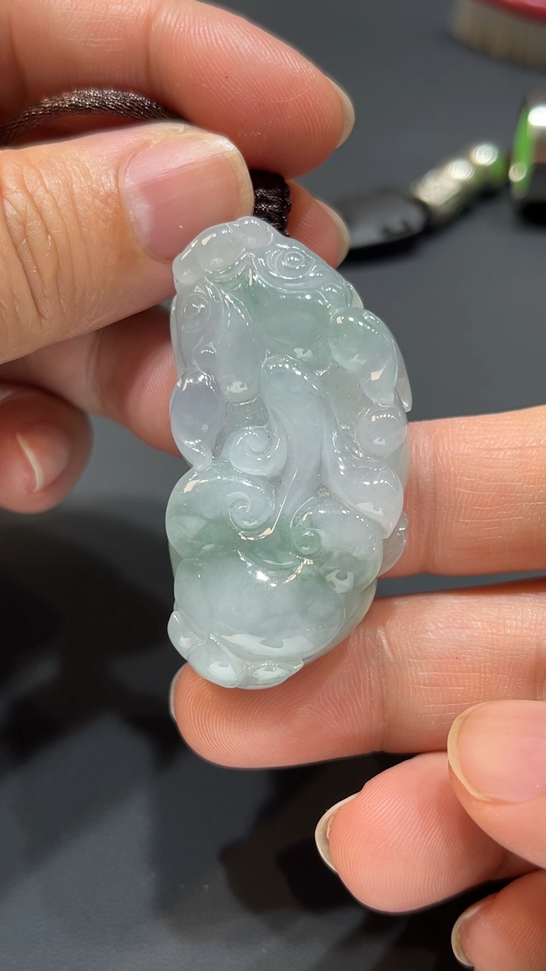 翡翠玉器精選 老坑靈貔・飄花翡翠貔貅招財守護吊墜 編號#369 1 翡翠玉器精選 老坑靈貔・飄花翡翠貔貅招財守護吊墜 編號#369