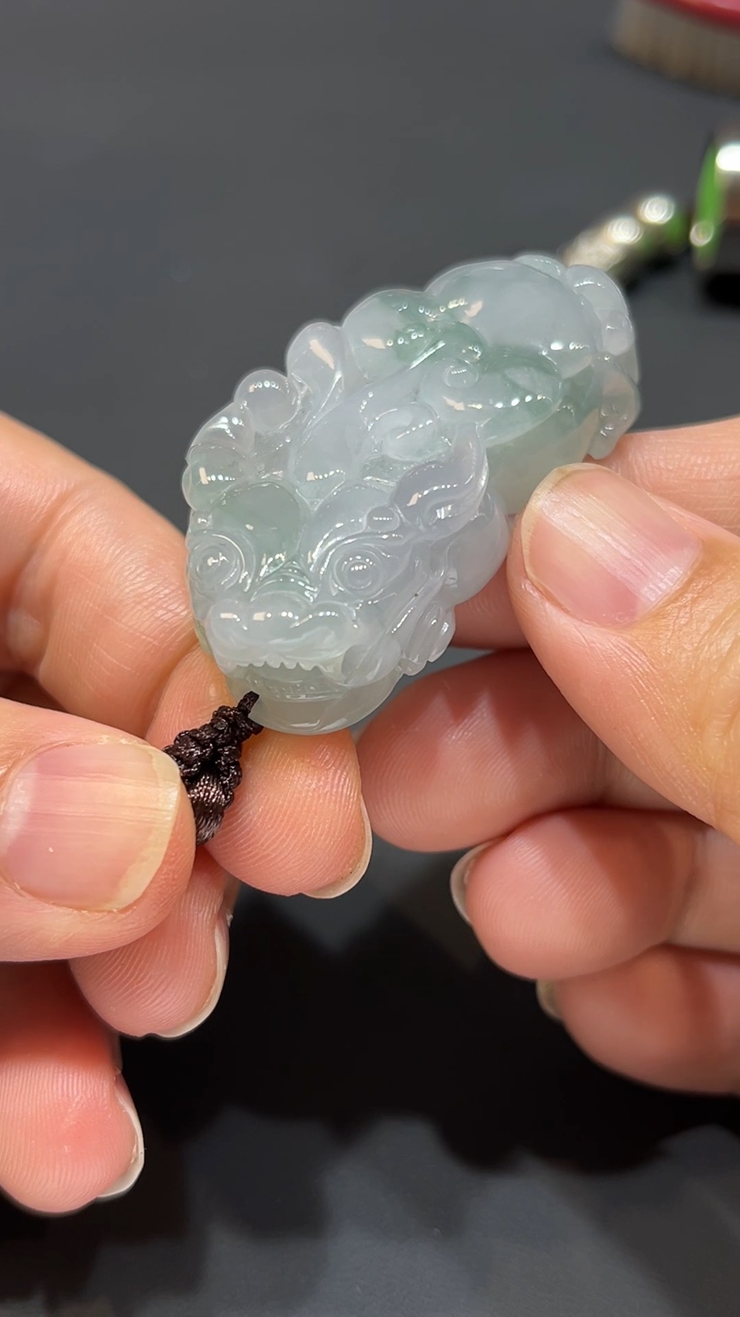 翡翠玉器精選 老坑靈貔・飄花翡翠貔貅招財守護吊墜 編號#369 2 翡翠玉器精選 老坑靈貔・飄花翡翠貔貅招財守護吊墜 編號#369 - Image 2