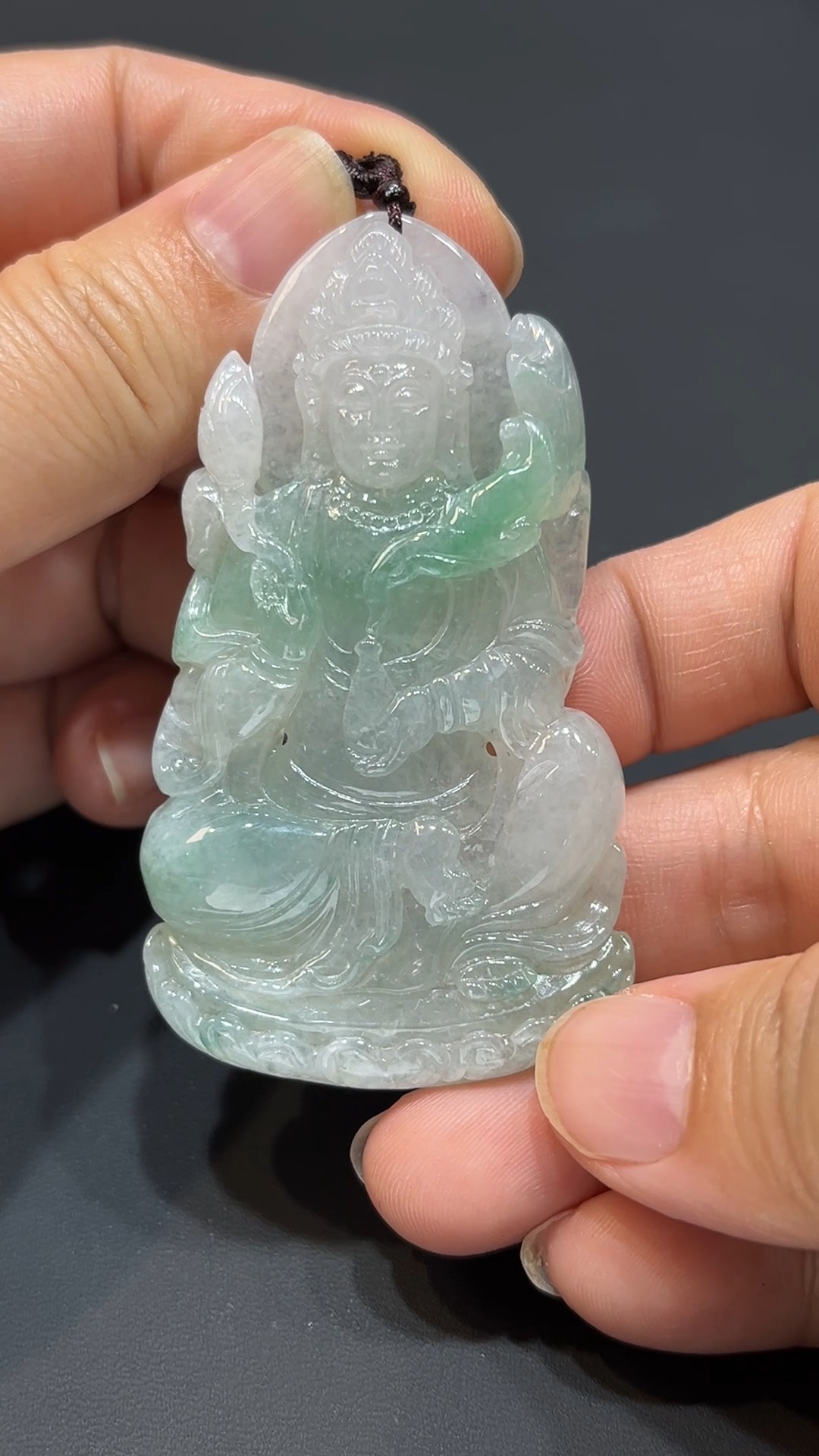 翡翠玉器精選 柳影慈光・翡翠坐姿觀音寶瓶吊墜 編號#372 4 翡翠玉器精選 柳影慈光・翡翠坐姿觀音寶瓶吊墜 編號#372 - Image 4