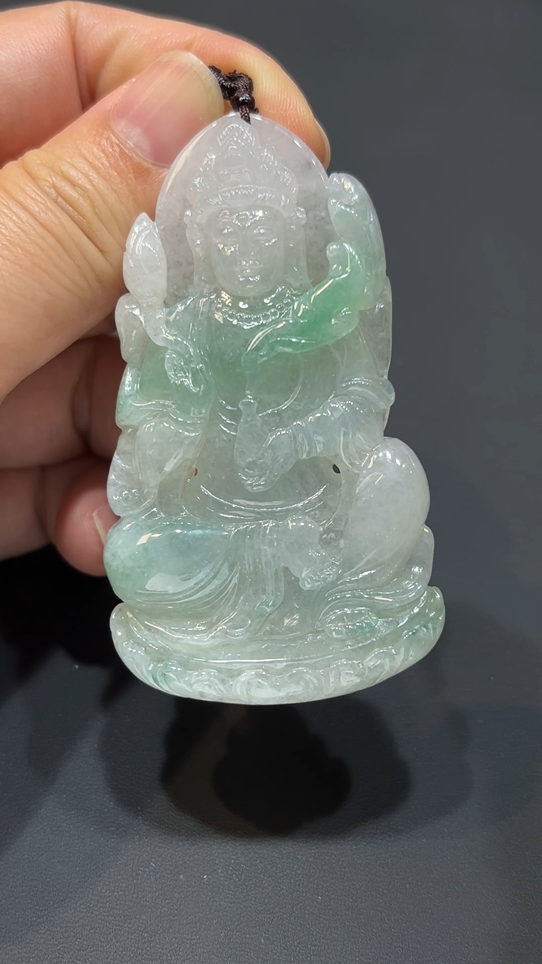 翡翠玉器精選 柳影慈光・翡翠坐姿觀音寶瓶吊墜 編號#372 5 翡翠玉器精選 柳影慈光・翡翠坐姿觀音寶瓶吊墜 編號#372 - Image 5