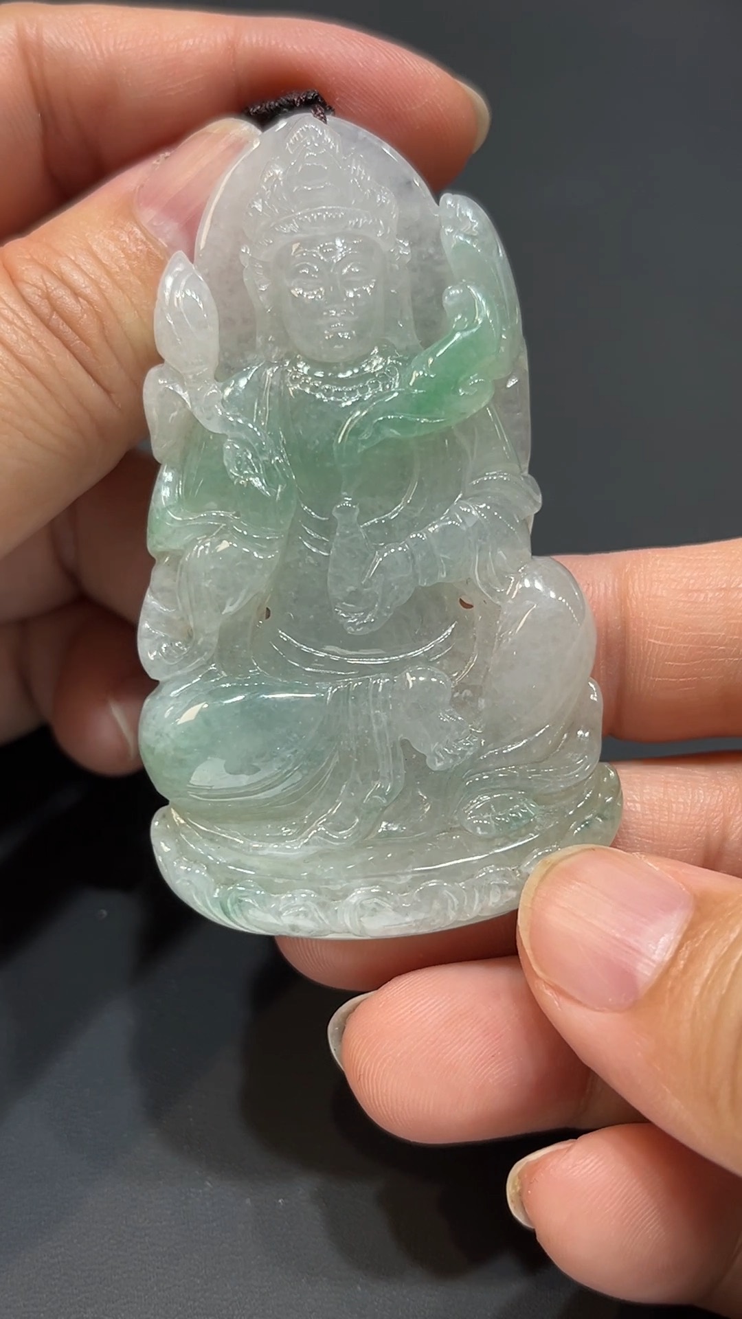 翡翠玉器精選 柳影慈光・翡翠坐姿觀音寶瓶吊墜 編號#372 6 翡翠玉器精選 柳影慈光・翡翠坐姿觀音寶瓶吊墜 編號#372 - Image 6