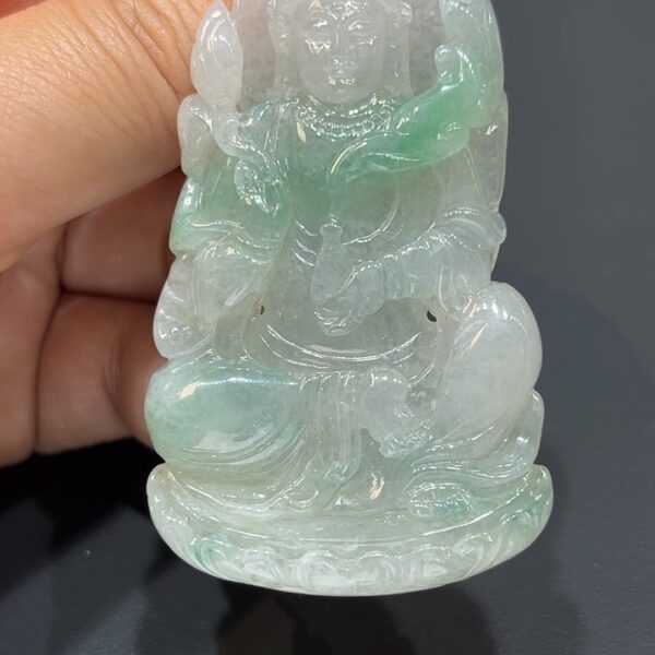 翡翠玉器精選 柳影慈光・翡翠坐姿觀音寶瓶吊墜 編號#372