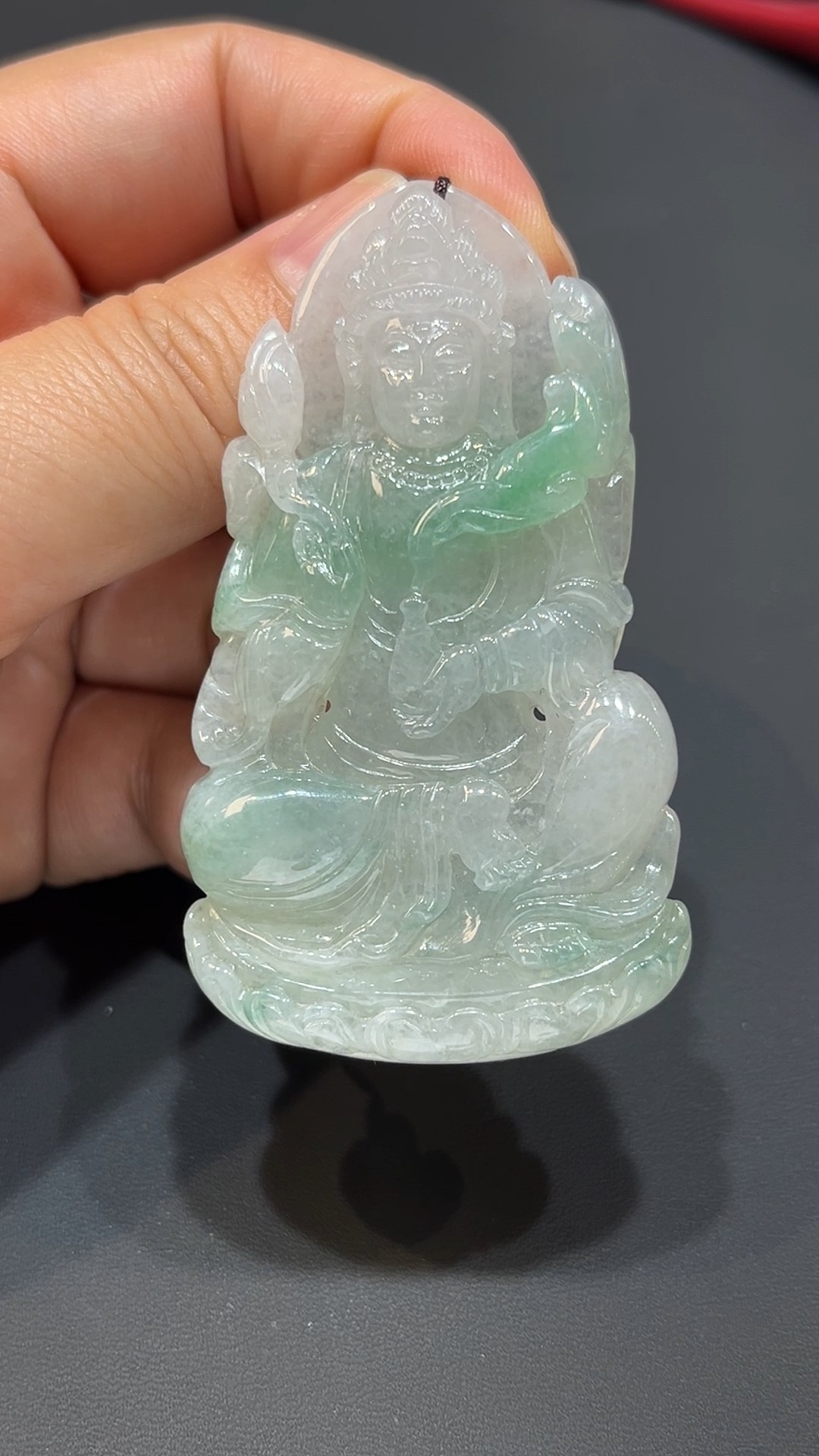 翡翠玉器精選 柳影慈光・翡翠坐姿觀音寶瓶吊墜 編號#372 1 翡翠玉器精選 柳影慈光・翡翠坐姿觀音寶瓶吊墜 編號#372