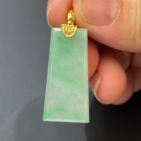 清心無憂・#378淺綠翡翠小無事牌配18K黃金扣頭