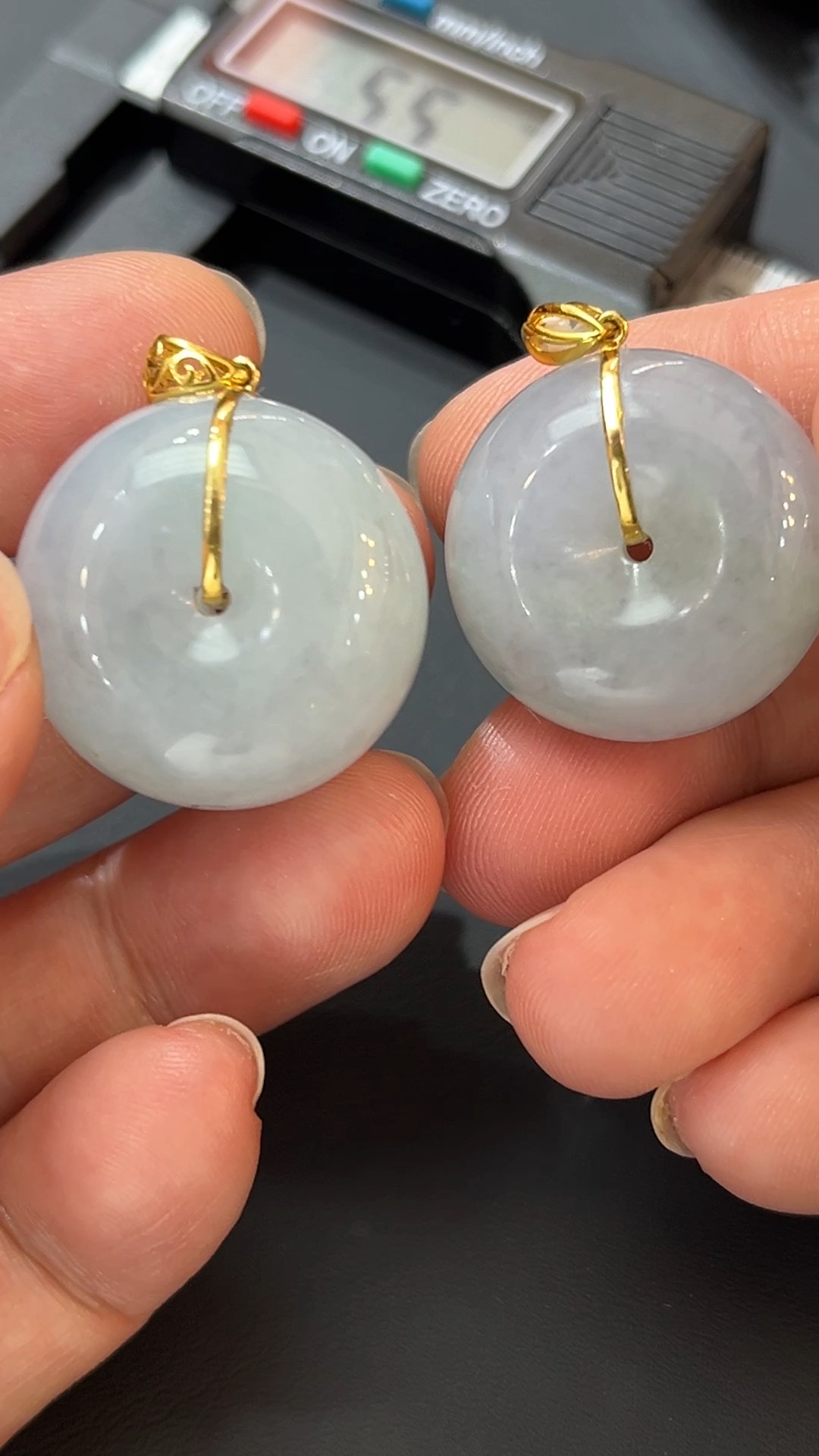 翡翠玉器精選 鼓潤納福・#379好種翡翠平安扣18K鑲嵌款 2 翡翠玉器精選 鼓潤納福・#379好種翡翠平安扣18K鑲嵌款 - Image 2