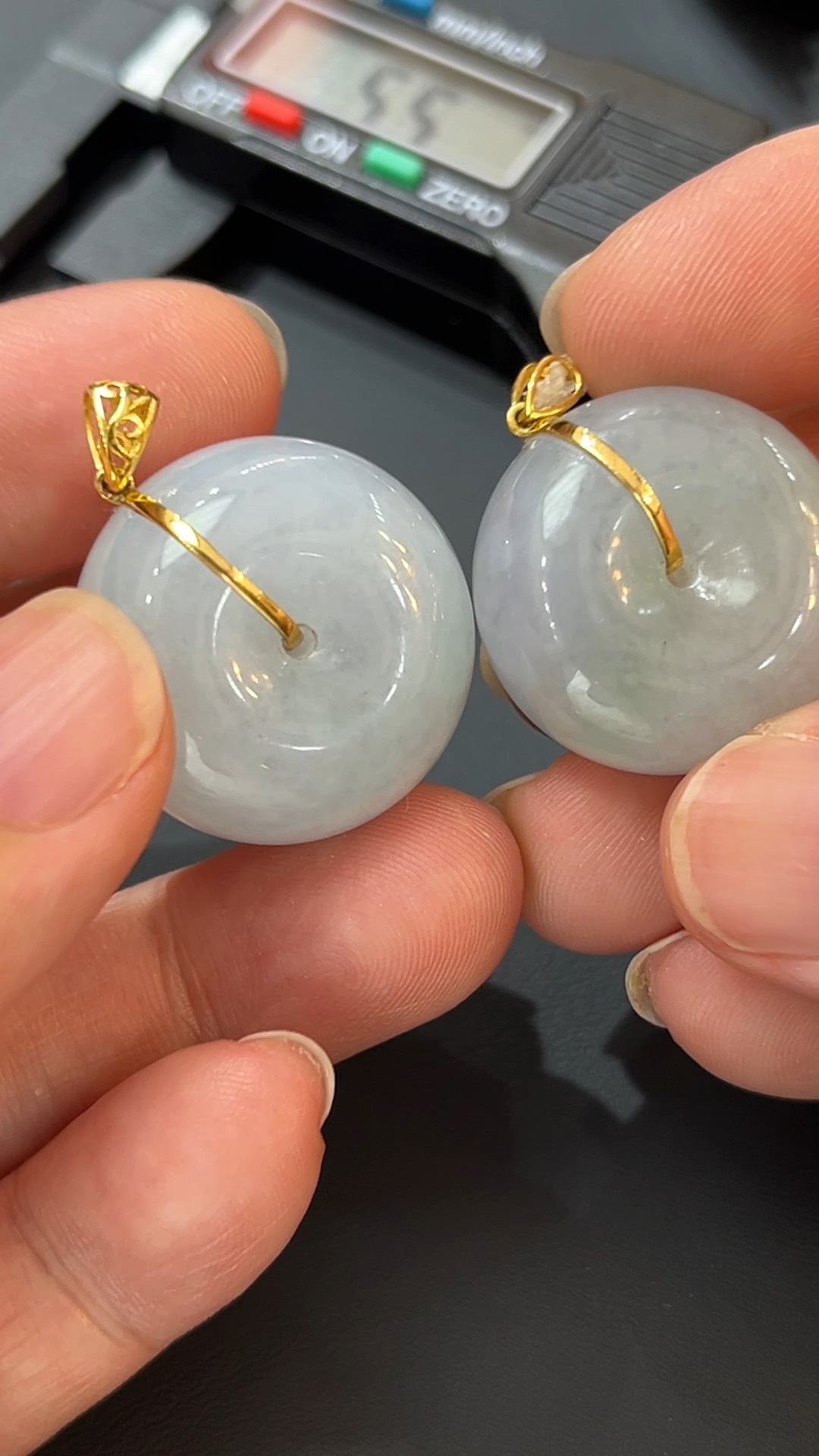 翡翠玉器精選 鼓潤納福・#379好種翡翠平安扣18K鑲嵌款 3 翡翠玉器精選 鼓潤納福・#379好種翡翠平安扣18K鑲嵌款 - Image 3