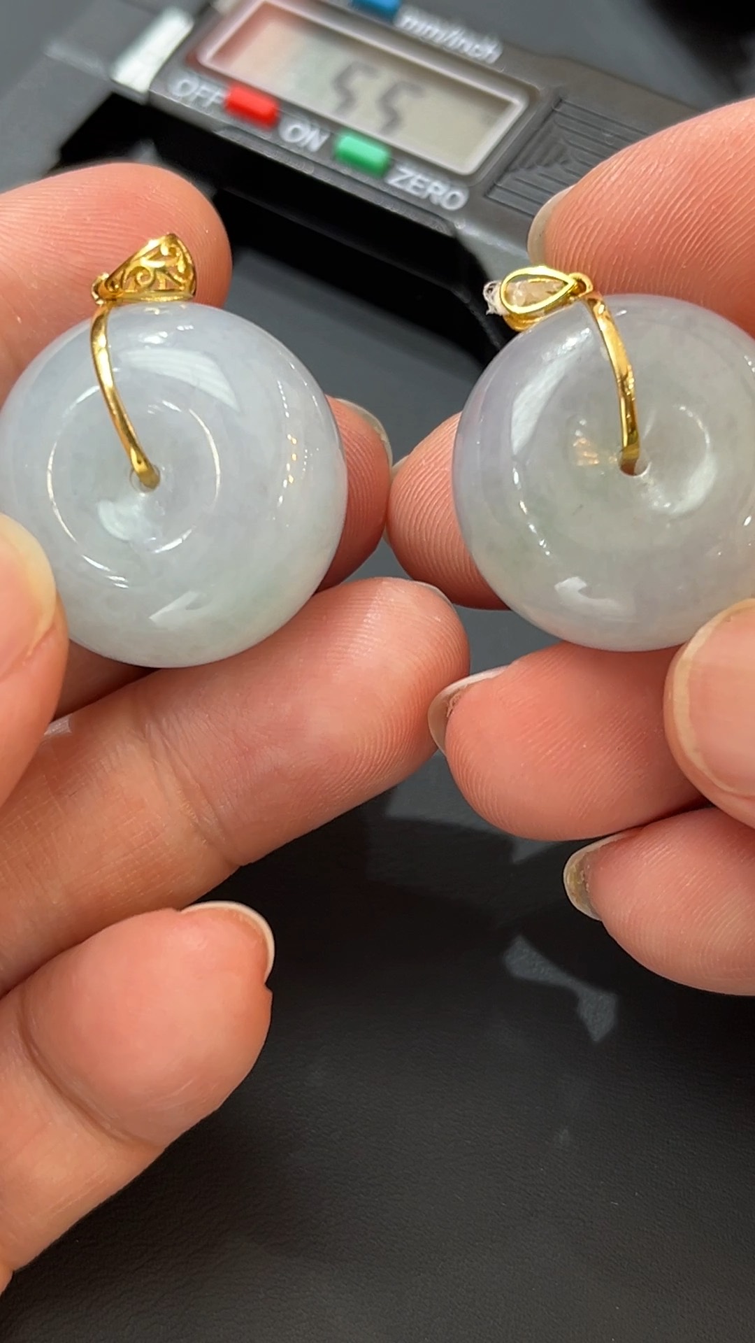 翡翠玉器精選 鼓潤納福・#379好種翡翠平安扣18K鑲嵌款 5 翡翠玉器精選 鼓潤納福・#379好種翡翠平安扣18K鑲嵌款 - Image 5