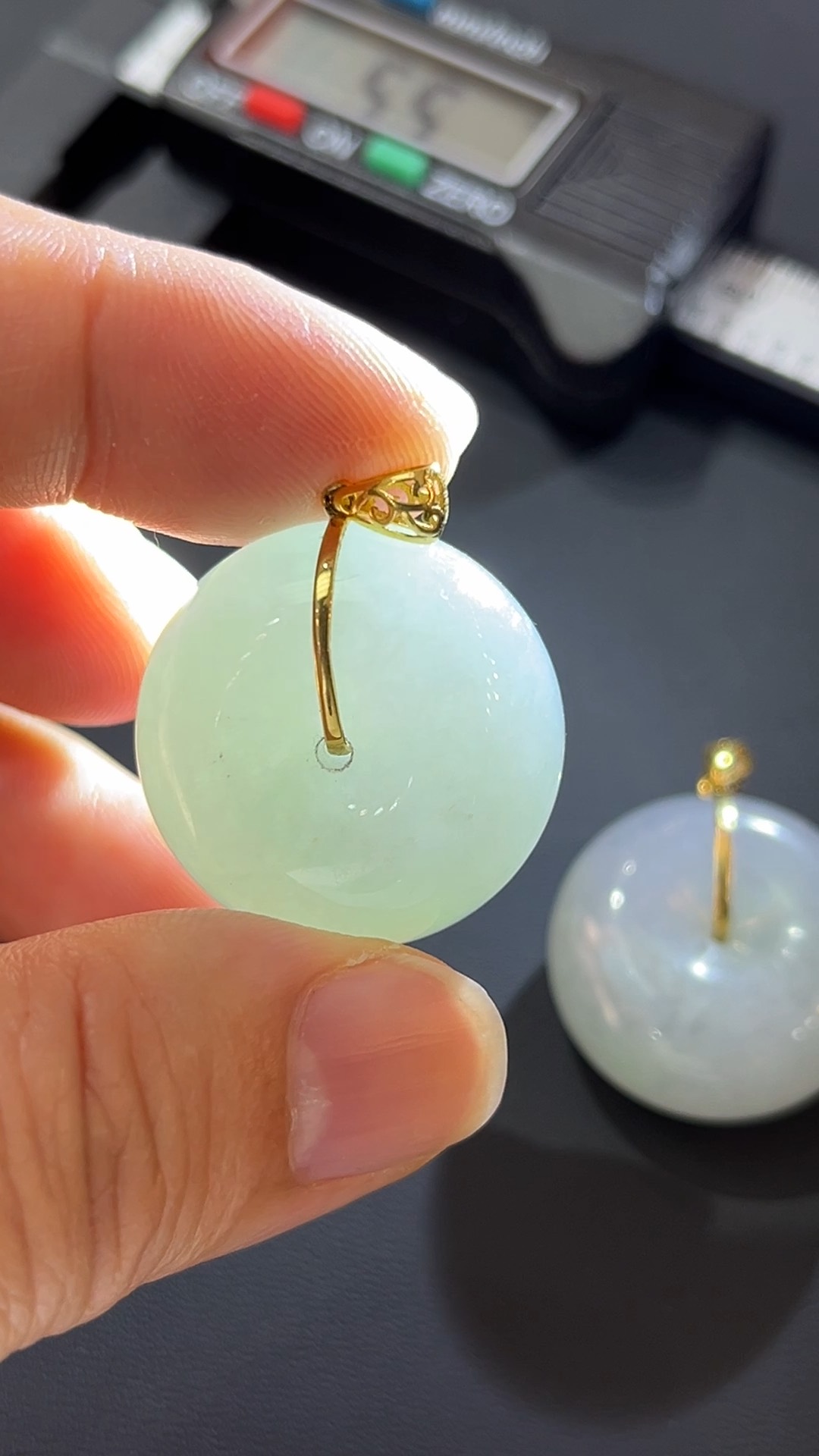 翡翠玉器精選 鼓潤納福・#379好種翡翠平安扣18K鑲嵌款 7 翡翠玉器精選 鼓潤納福・#379好種翡翠平安扣18K鑲嵌款 - Image 7