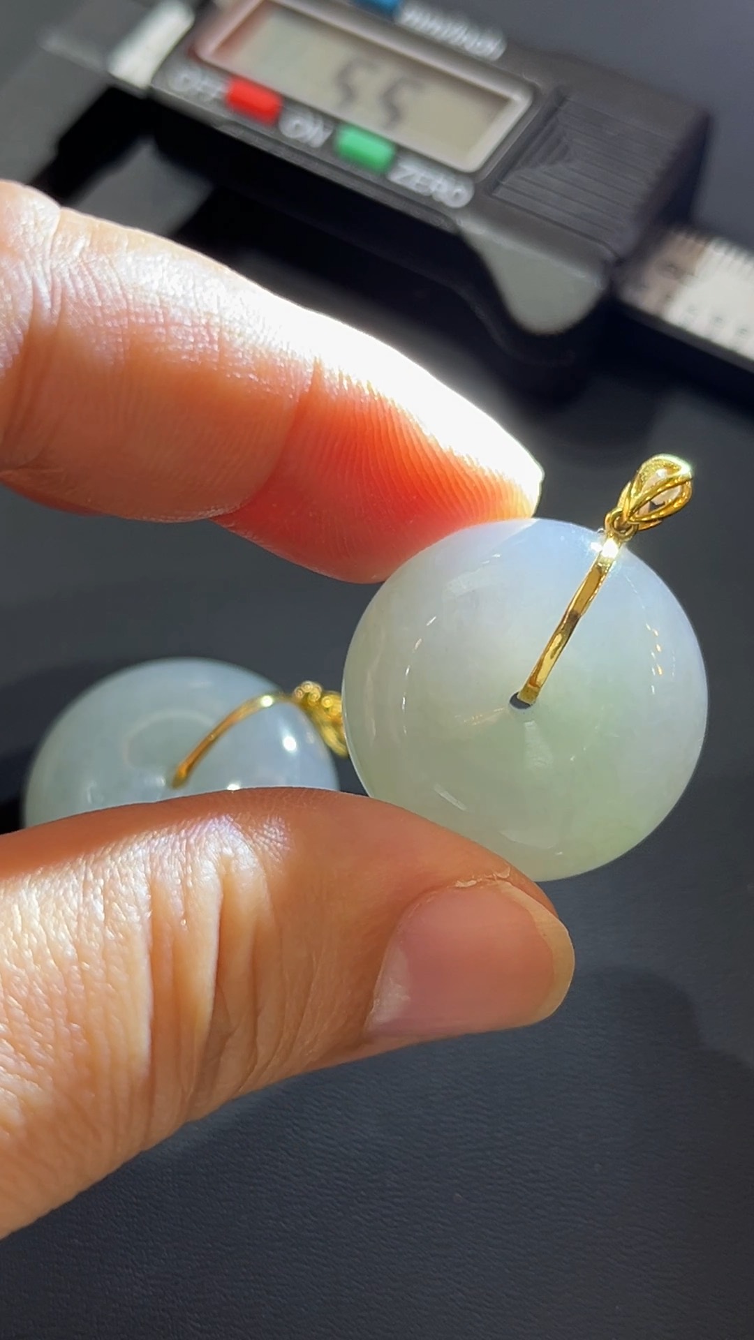 翡翠玉器精選 鼓潤納福・#379好種翡翠平安扣18K鑲嵌款 6 翡翠玉器精選 鼓潤納福・#379好種翡翠平安扣18K鑲嵌款 - Image 6