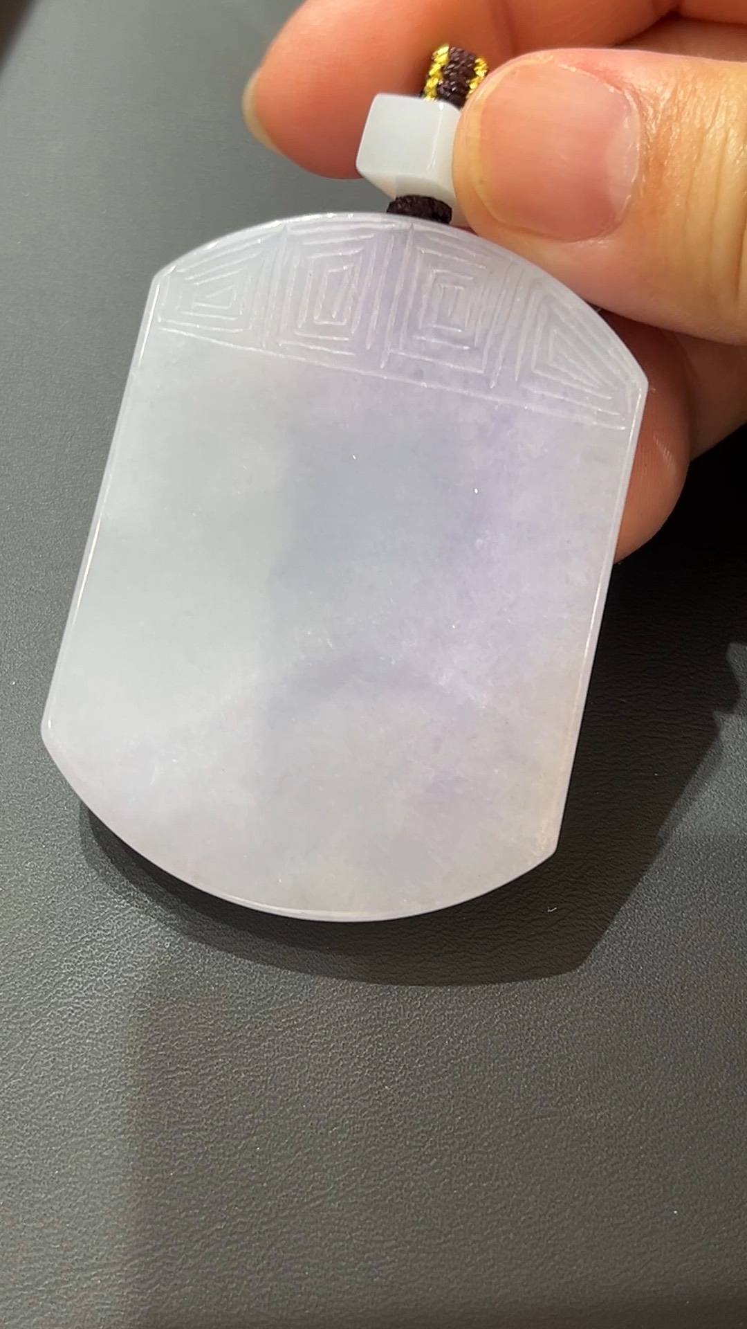 典雅靜謐.淺紫翡翠無事牌 編號382 2 典雅靜謐.淺紫翡翠無事牌 編號382 - Image 2