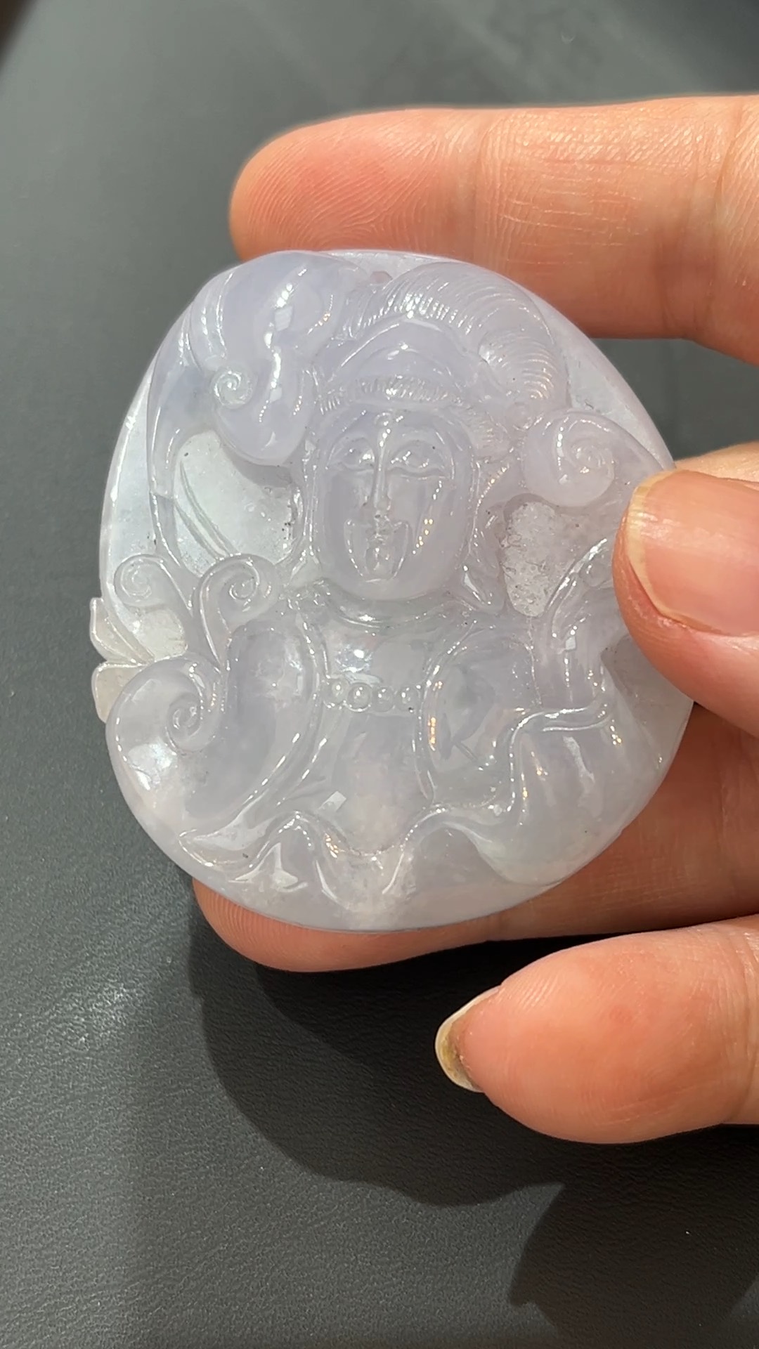 翡翠玉器精選 靈韻慈容.上半身翡翠觀音 編號383 2 翡翠玉器精選 靈韻慈容.上半身翡翠觀音 編號383 - Image 2