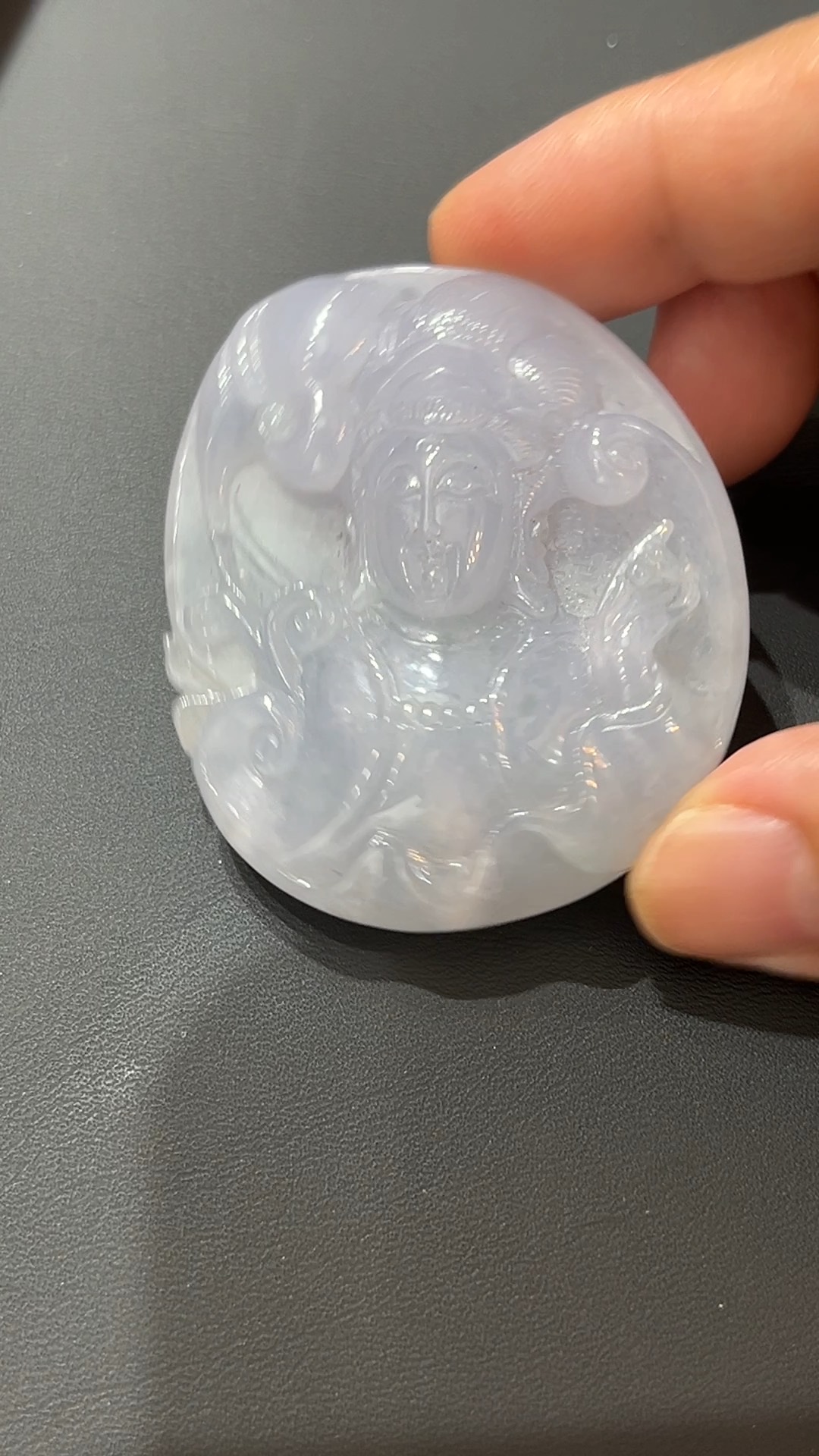 翡翠玉器精選 靈韻慈容.上半身翡翠觀音 編號383 3 翡翠玉器精選 靈韻慈容.上半身翡翠觀音 編號383 - Image 3