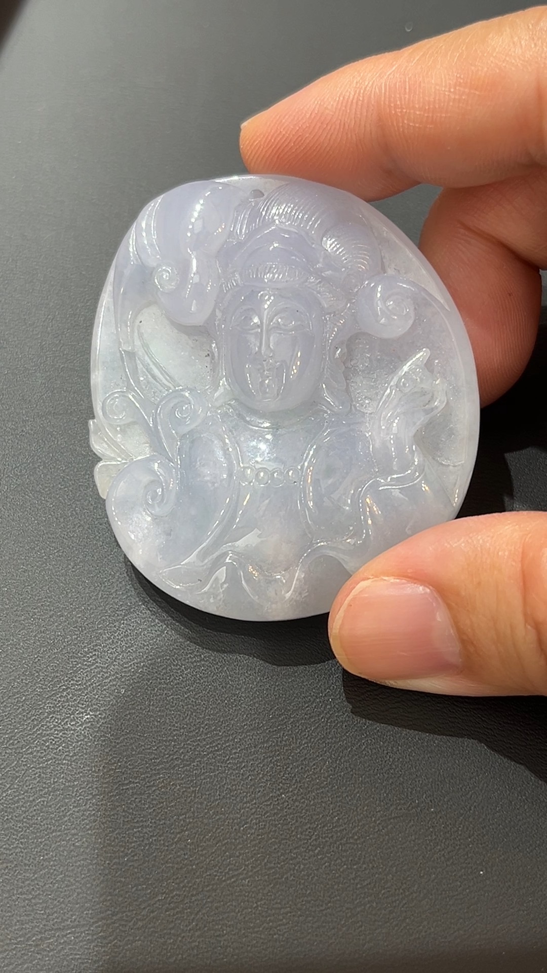 翡翠玉器精選 靈韻慈容.上半身翡翠觀音 編號383 4 翡翠玉器精選 靈韻慈容.上半身翡翠觀音 編號383 - Image 4