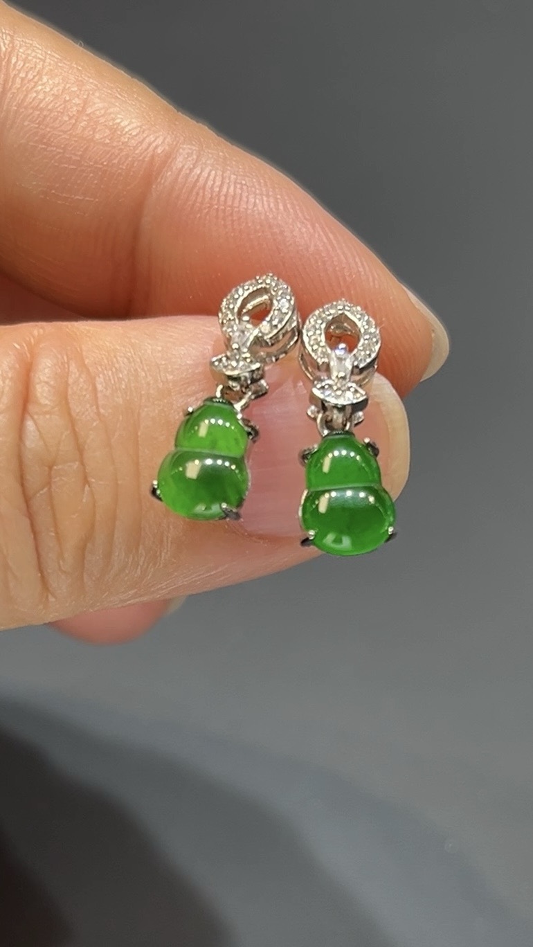 翡翠玉器精選編號#385 靈氣盈耳.高色危地馬拉翡翠葫蘆耳環 2 翡翠玉器精選編號#385 靈氣盈耳.高色危地馬拉翡翠葫蘆耳環 - Image 2