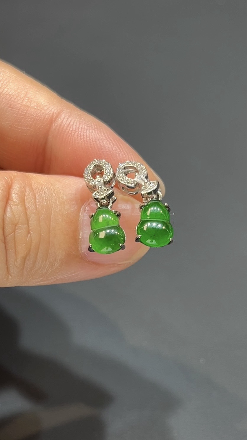 翡翠玉器精選編號#385 靈氣盈耳.高色危地馬拉翡翠葫蘆耳環 3 翡翠玉器精選編號#385 靈氣盈耳.高色危地馬拉翡翠葫蘆耳環 - Image 3