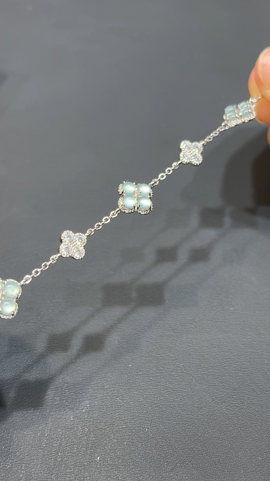 翡翠玉器精選 #397 典雅圓潤・翡翠925銀手鏈 1 翡翠玉器精選 #397 典雅圓潤・翡翠925銀手鏈