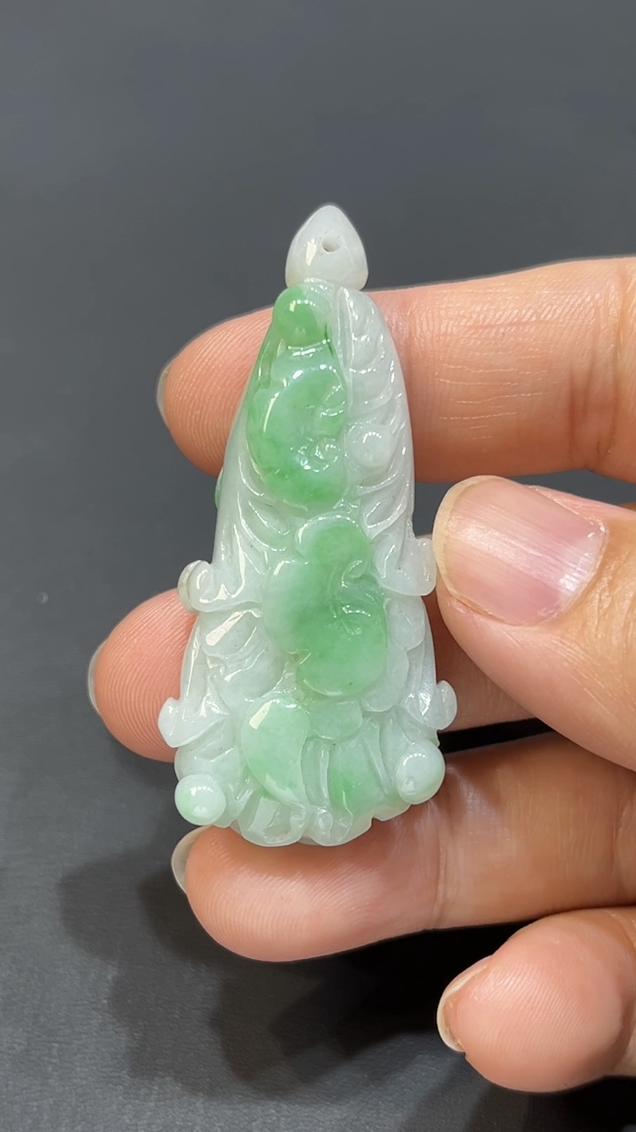 翡翠玉器精選 翡翠白菜如意生財 玉吊墜 編號#404 1 翡翠玉器精選 翡翠白菜如意生財 玉吊墜 編號#404