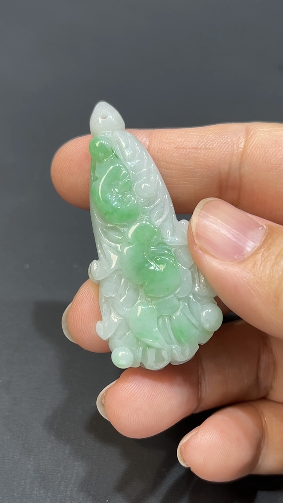 翡翠玉器精選 翡翠白菜如意生財 玉吊墜 編號#404 3 翡翠玉器精選 翡翠白菜如意生財 玉吊墜 編號#404 - Image 3