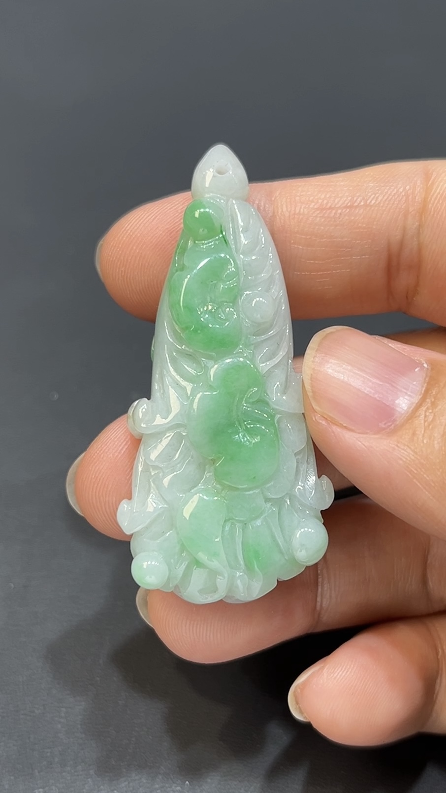 翡翠玉器精選 翡翠白菜如意生財 玉吊墜 編號#404 4 翡翠玉器精選 翡翠白菜如意生財 玉吊墜 編號#404 - Image 4