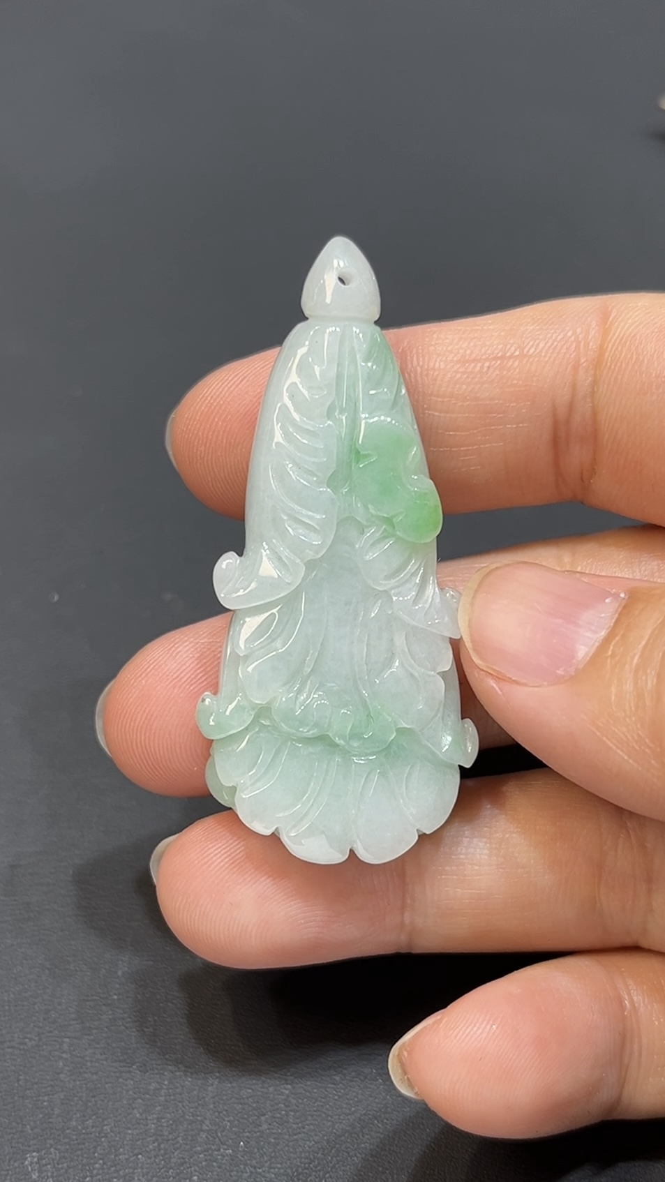 翡翠玉器精選 翡翠白菜如意生財 玉吊墜 編號#404 2 翡翠玉器精選 翡翠白菜如意生財 玉吊墜 編號#404 - Image 2