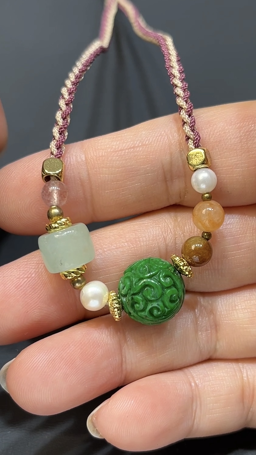 翡翠玉器精選 民族風翡翠回紋珠頸繩 編號#409 1 翡翠玉器精選 民族風翡翠回紋珠頸繩 編號#409