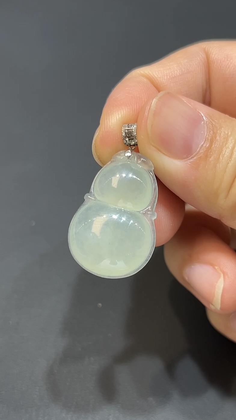 翡翠玉器精選 編號#410 翡翠葫蘆吊墜・福祿連綿之選 2 翡翠玉器精選 編號#410 翡翠葫蘆吊墜・福祿連綿之選 - Image 2