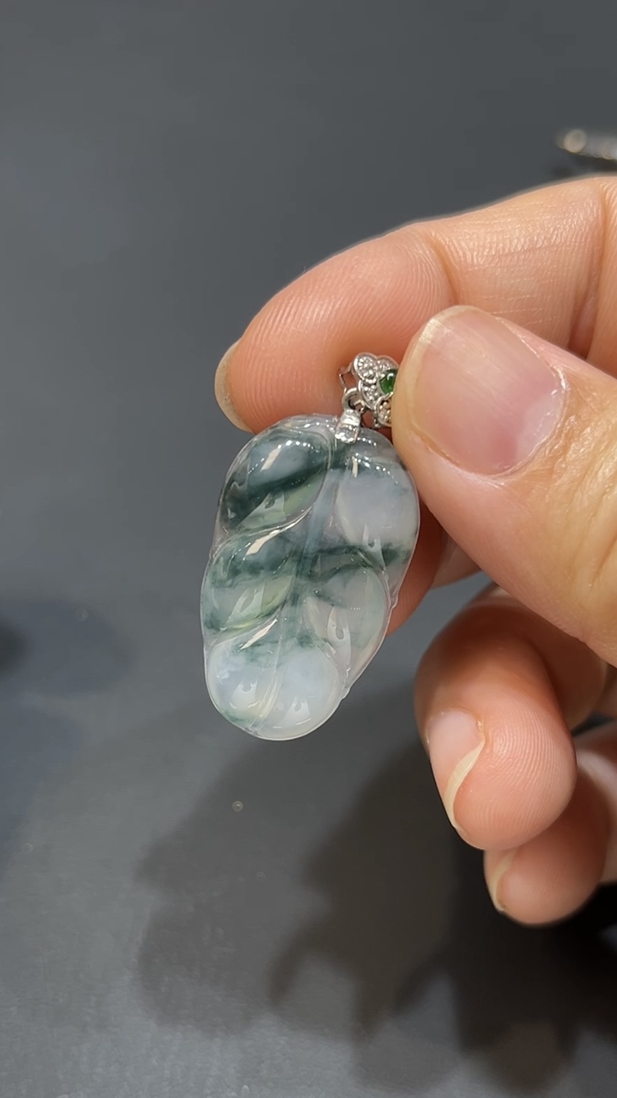 翡翠玉器精選 編號#412 藍韻翠葉18K金扣翡翠吊墜 6 翡翠玉器精選 編號#412 藍韻翠葉18K金扣翡翠吊墜 - Image 6