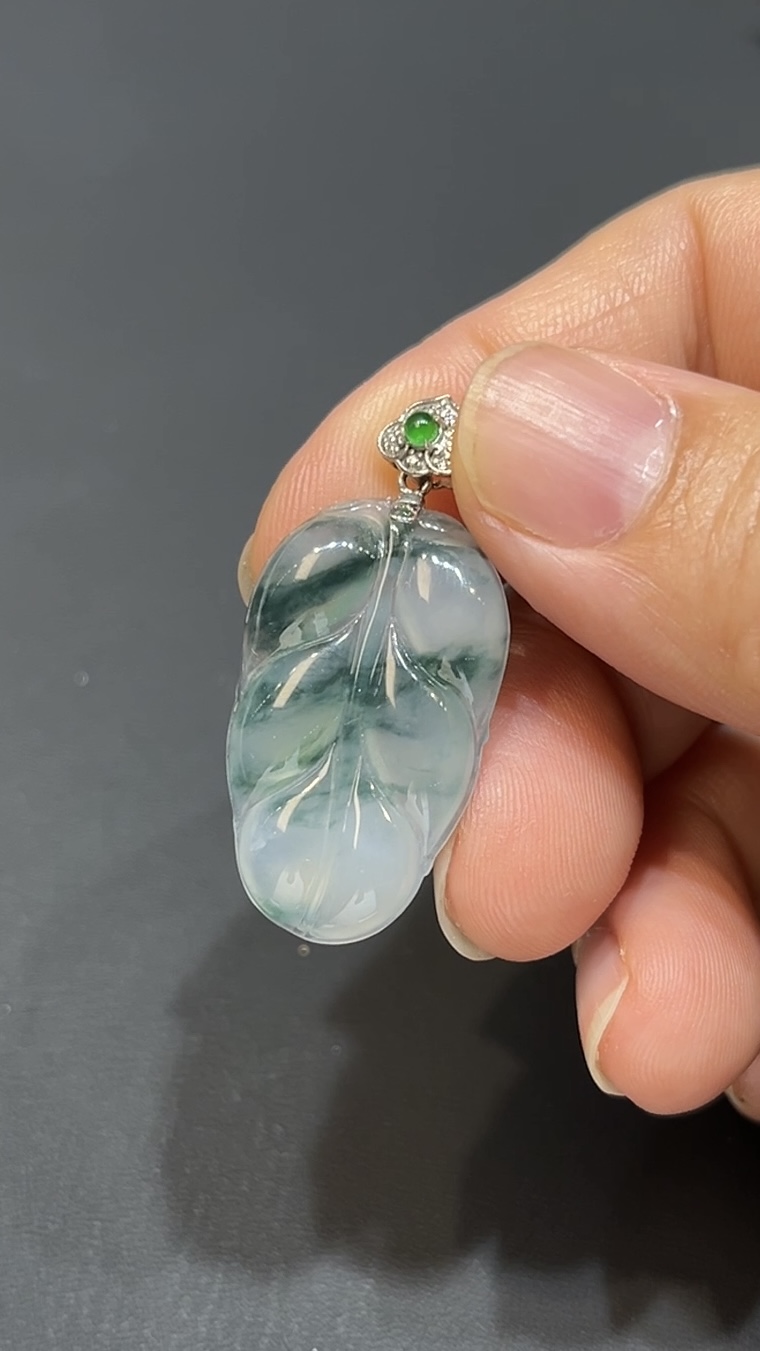 翡翠玉器精選 編號#412 藍韻翠葉18K金扣翡翠吊墜 3 翡翠玉器精選 編號#412 藍韻翠葉18K金扣翡翠吊墜 - Image 3