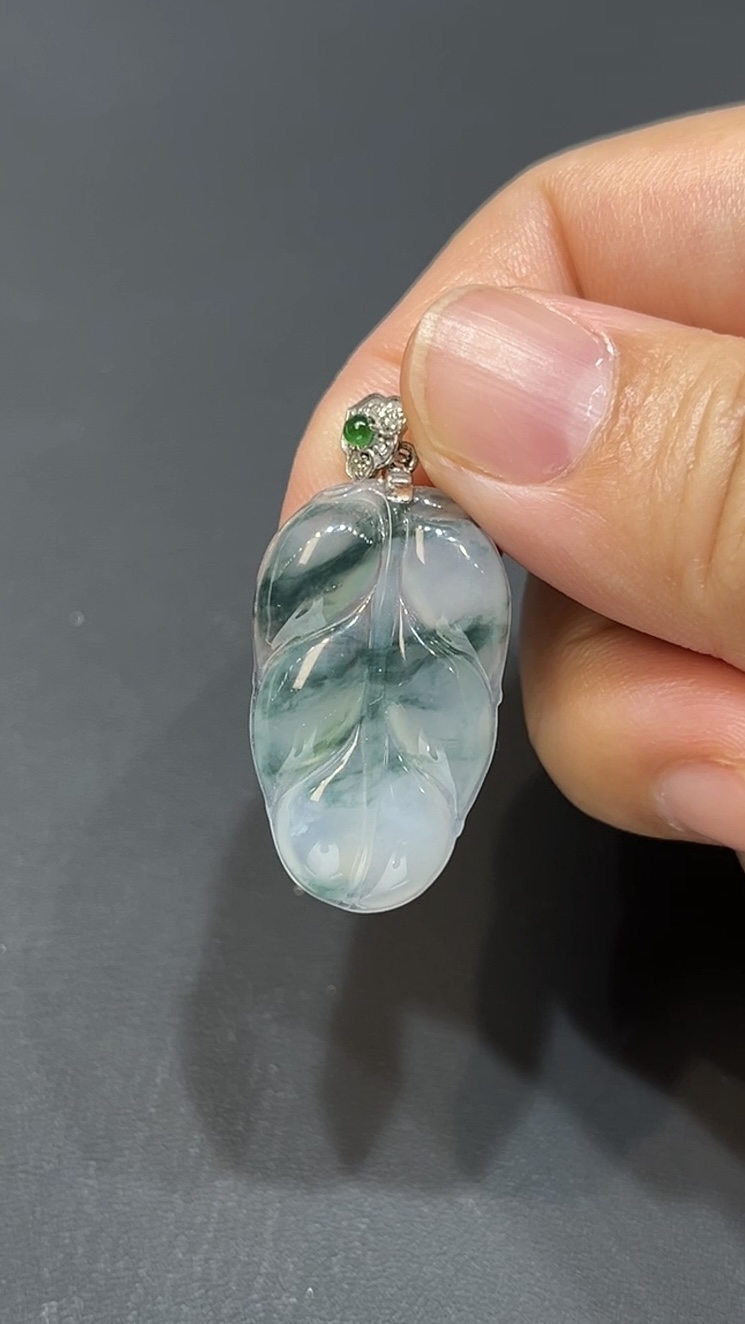 翡翠玉器精選 編號#412 藍韻翠葉18K金扣翡翠吊墜 4 翡翠玉器精選 編號#412 藍韻翠葉18K金扣翡翠吊墜 - Image 4