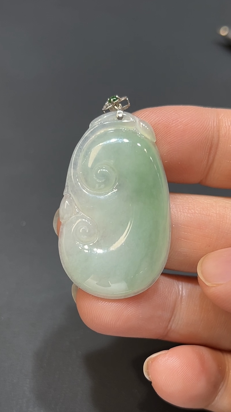 翡翠玉器精選 編號#413 翠意綿綿18K金扣翡翠如意吊墜 7 翡翠玉器精選 編號#413 翠意綿綿18K金扣翡翠如意吊墜 - Image 7