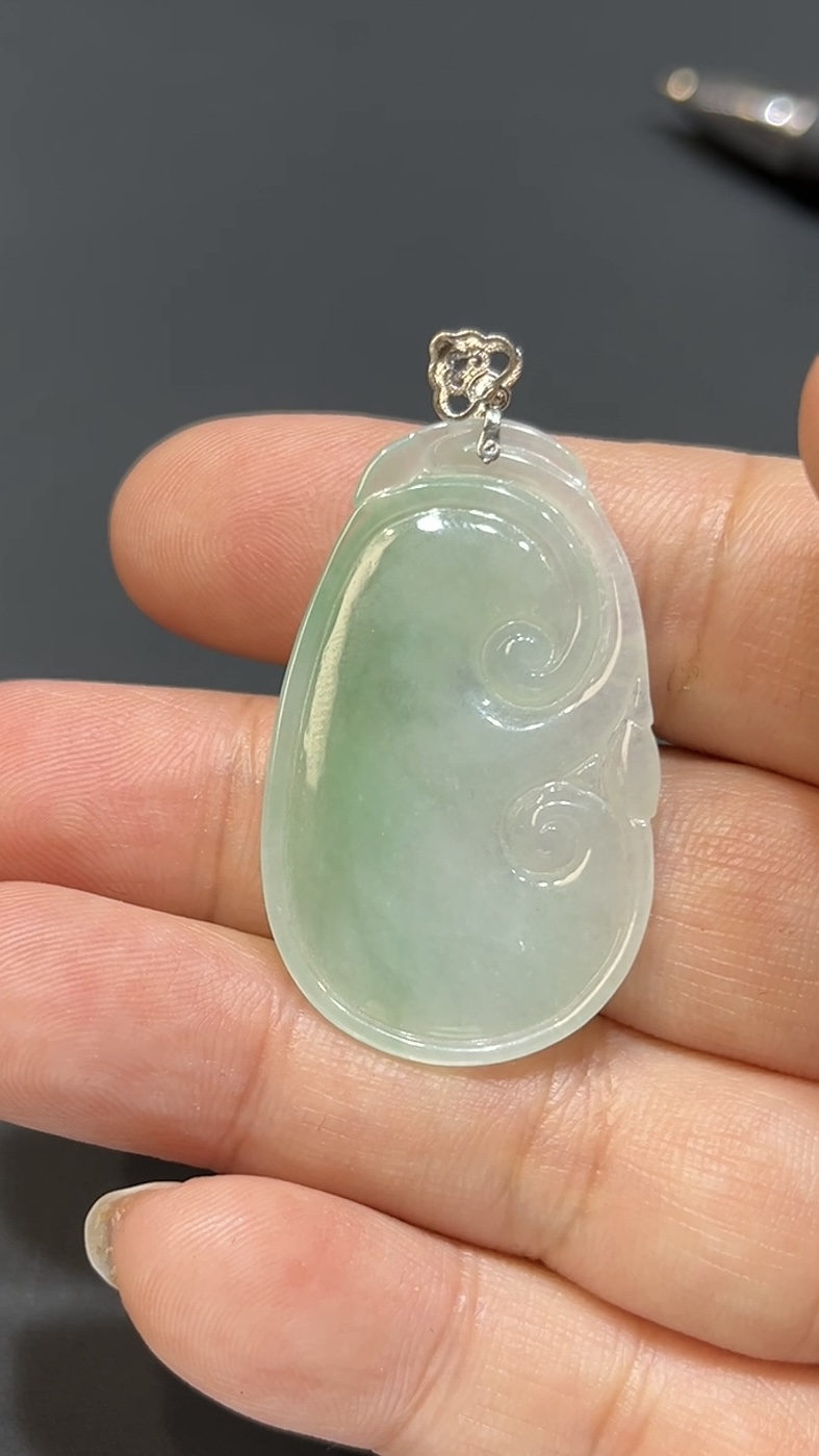 翡翠玉器精選 編號#413 翠意綿綿18K金扣翡翠如意吊墜 8 翡翠玉器精選 編號#413 翠意綿綿18K金扣翡翠如意吊墜 - Image 8