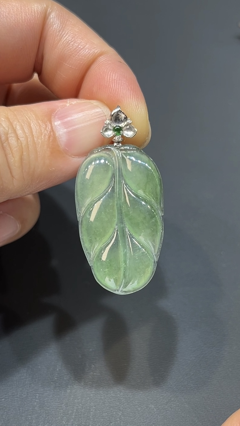 翡翠玉器精選 編號#414 老種翠葉 淺綠翡翠樹葉吊墜 4 翡翠玉器精選 編號#414 老種翠葉 淺綠翡翠樹葉吊墜 - Image 4