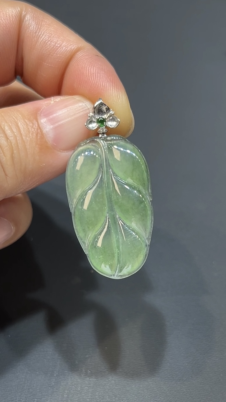 翡翠玉器精選 編號#414 老種翠葉 淺綠翡翠樹葉吊墜 6 翡翠玉器精選 編號#414 老種翠葉 淺綠翡翠樹葉吊墜 - Image 6